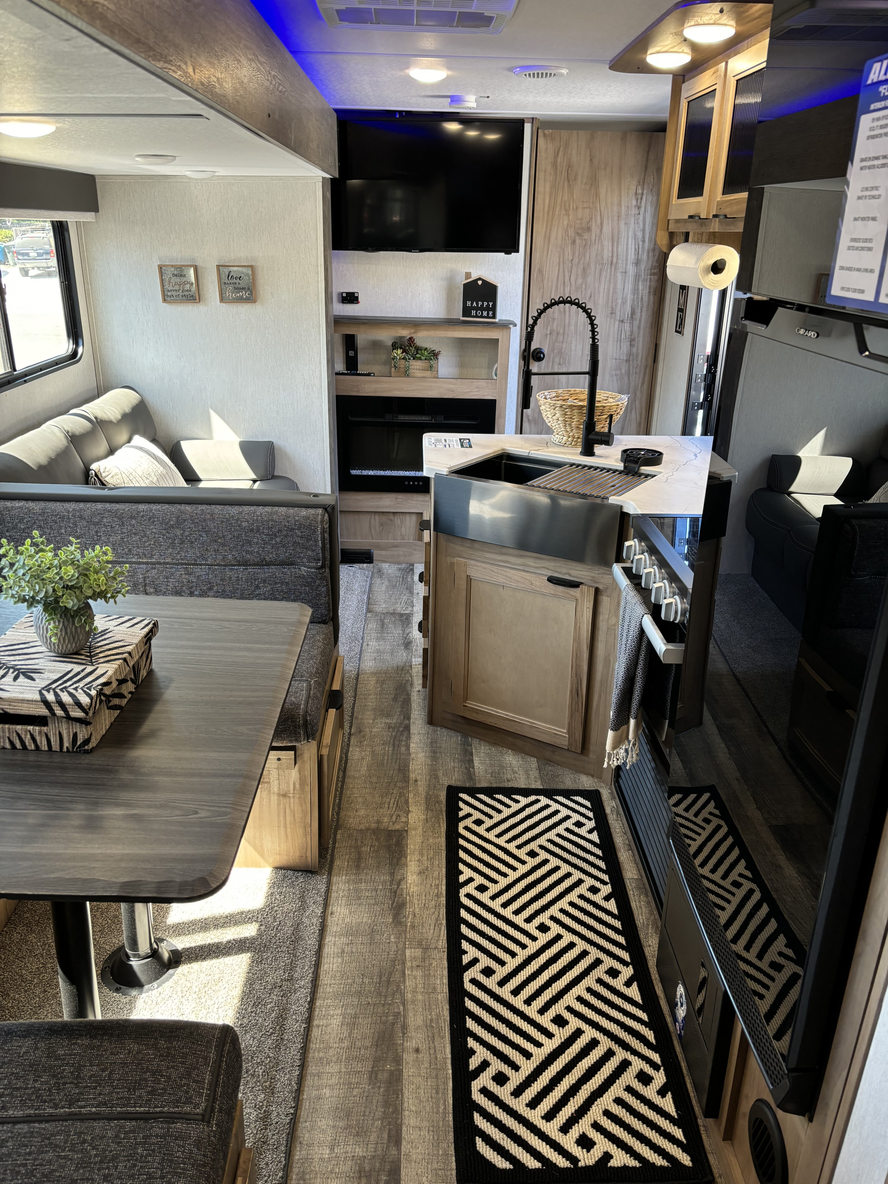 Travel trailer RV Rental 