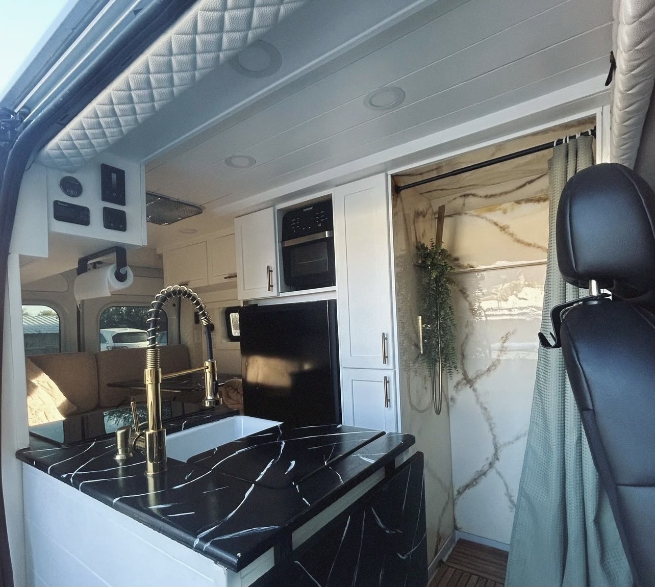 2019 LUXURY Campervan & Fully Off-Grid