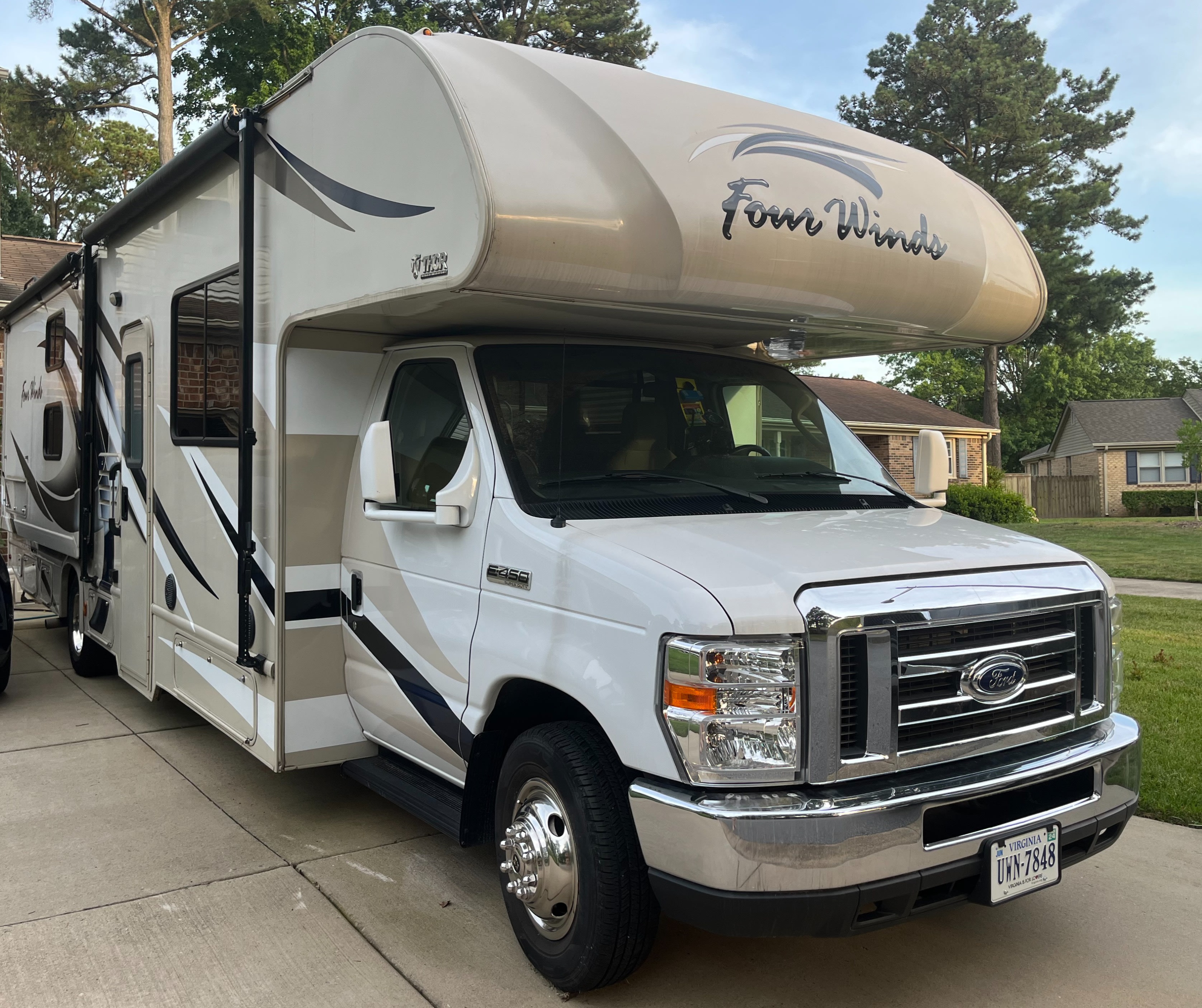 Spacious and well maintained family RV!