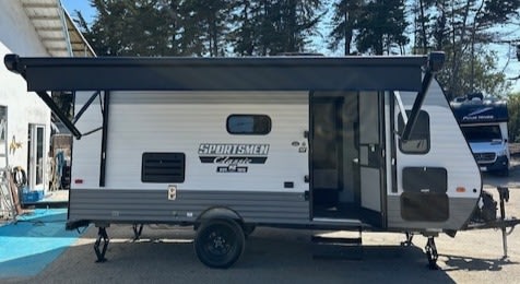 2022 Light Weight 21-foot Sporty Sportsmen "Pet Friendly"