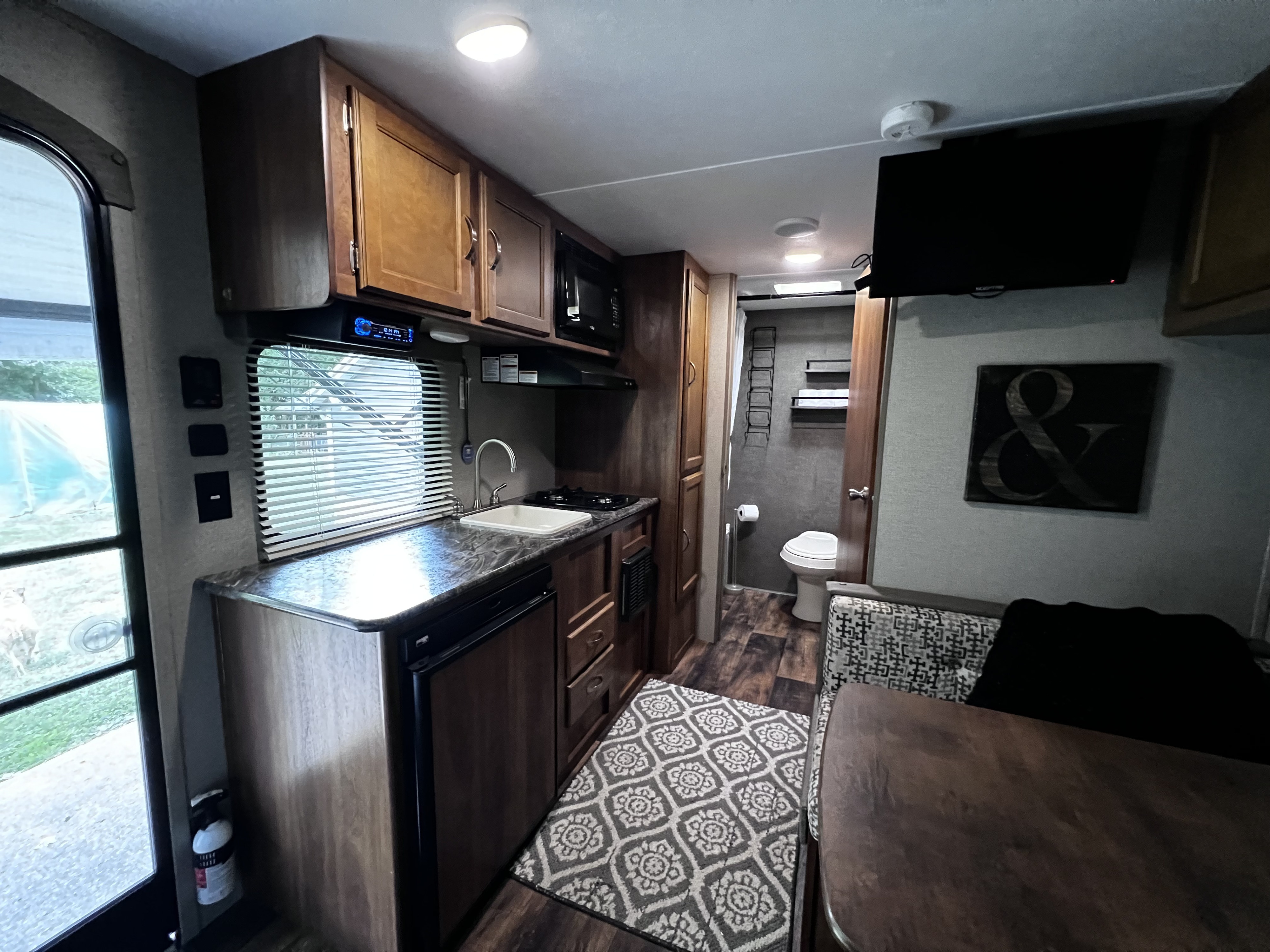 Cozy Summerland Mini Escape - Little Camper, Big Adventures!