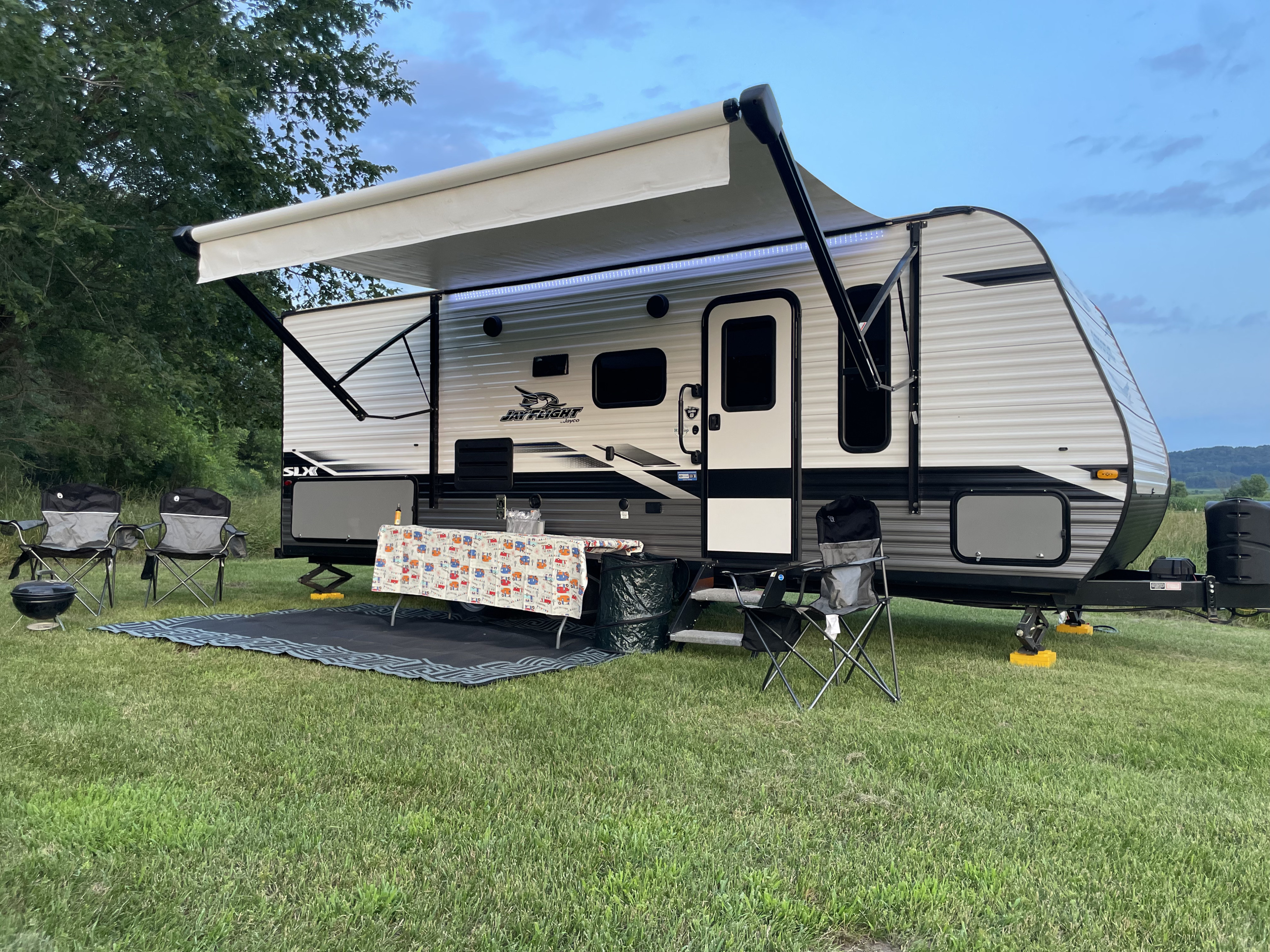 2022 Jayco SLX 264BH- Pet and Family Friendly!