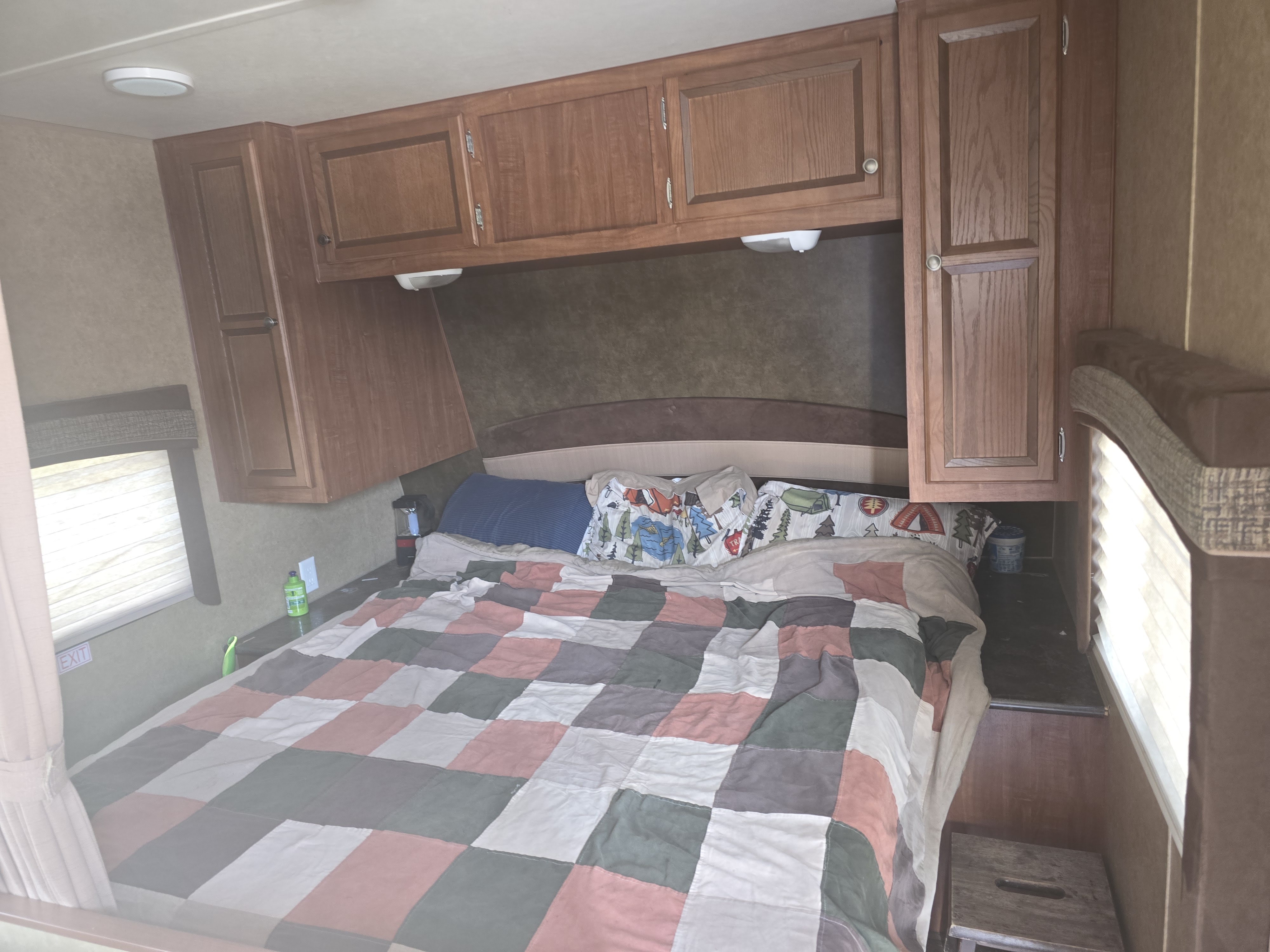 short queen bed with storage under and in cabinets. Jayco Jay Flight 2013