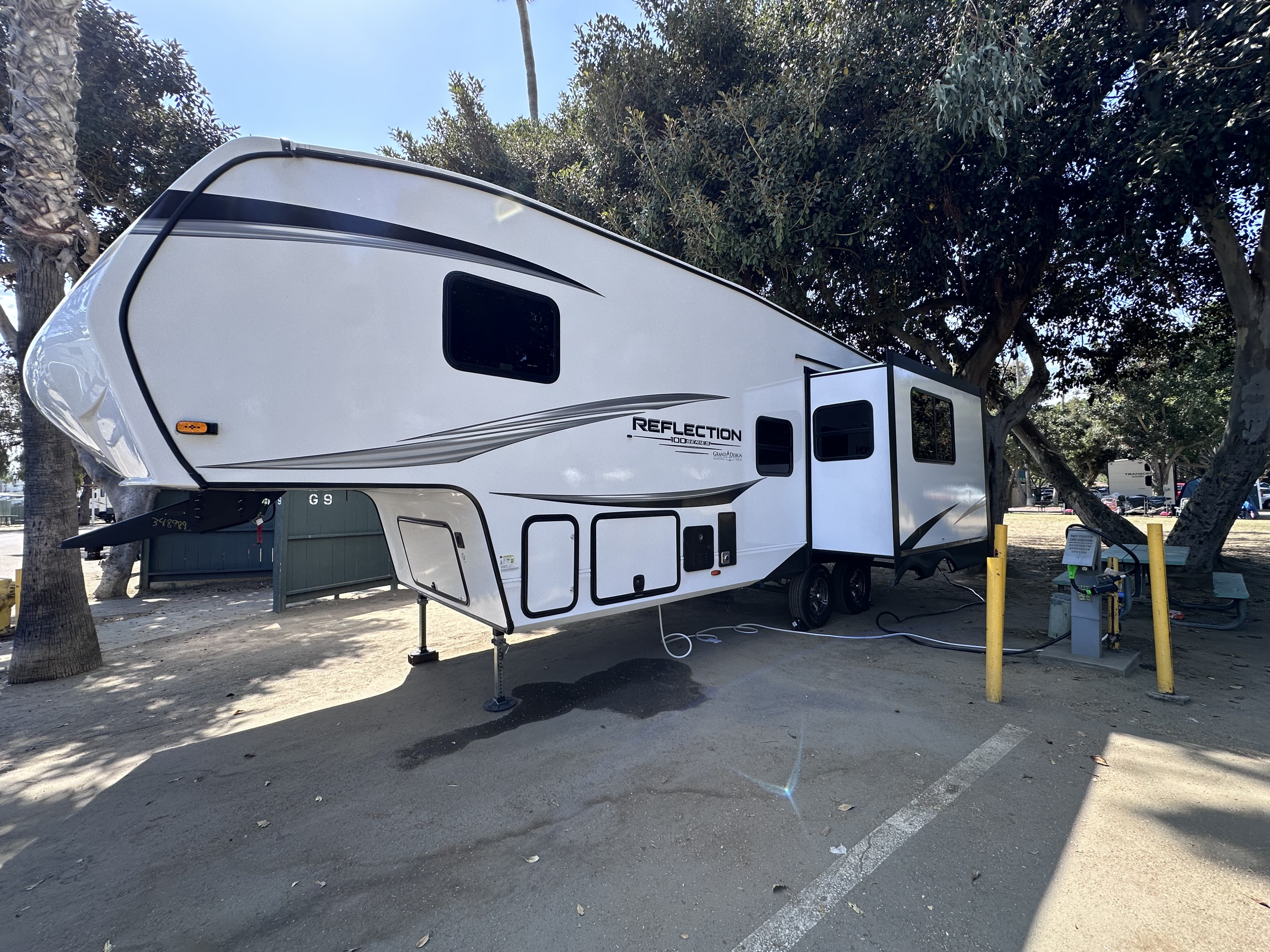 Fifth-wheel RV Rental 