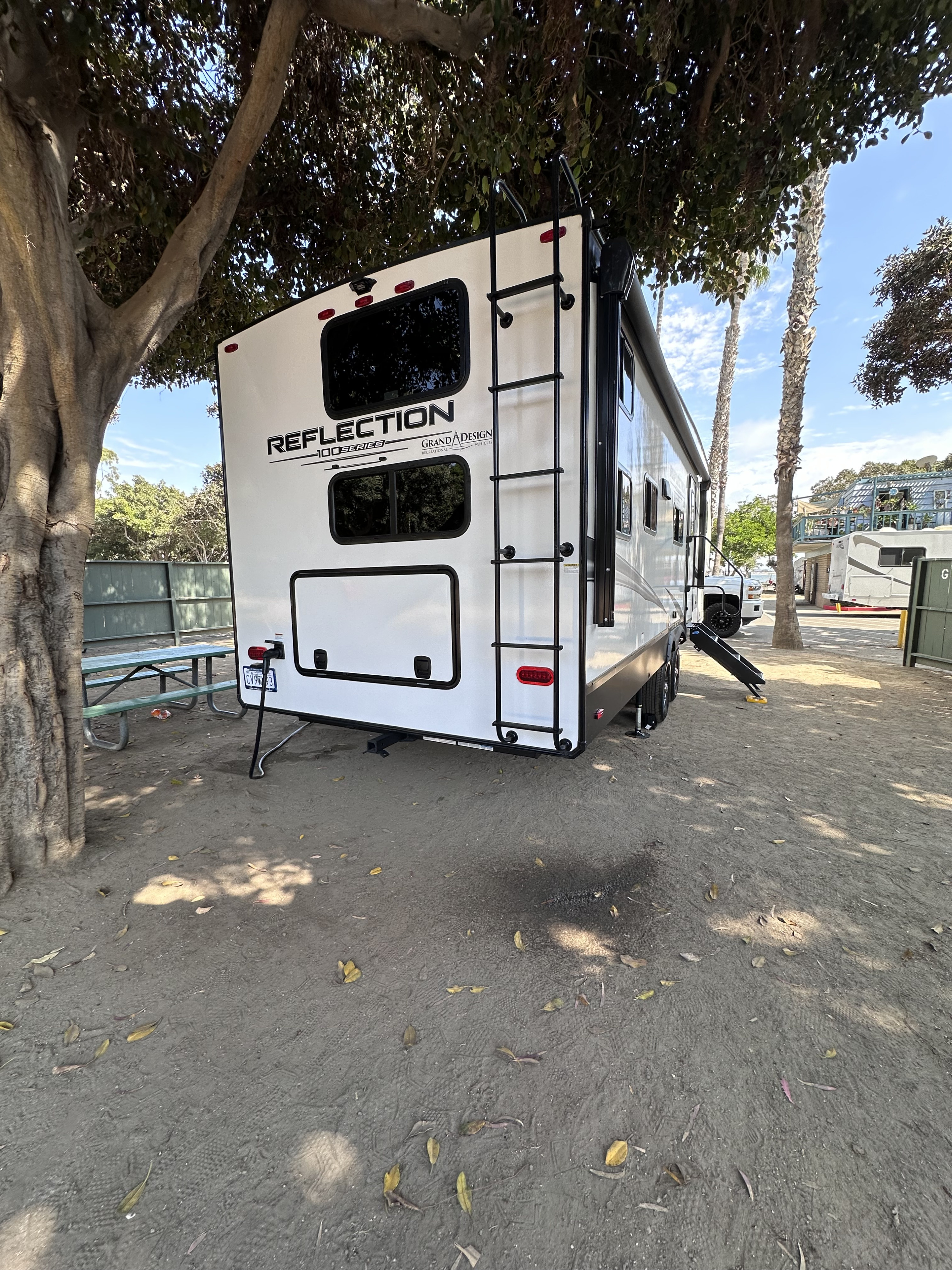 Fifth-wheel RV Rental 