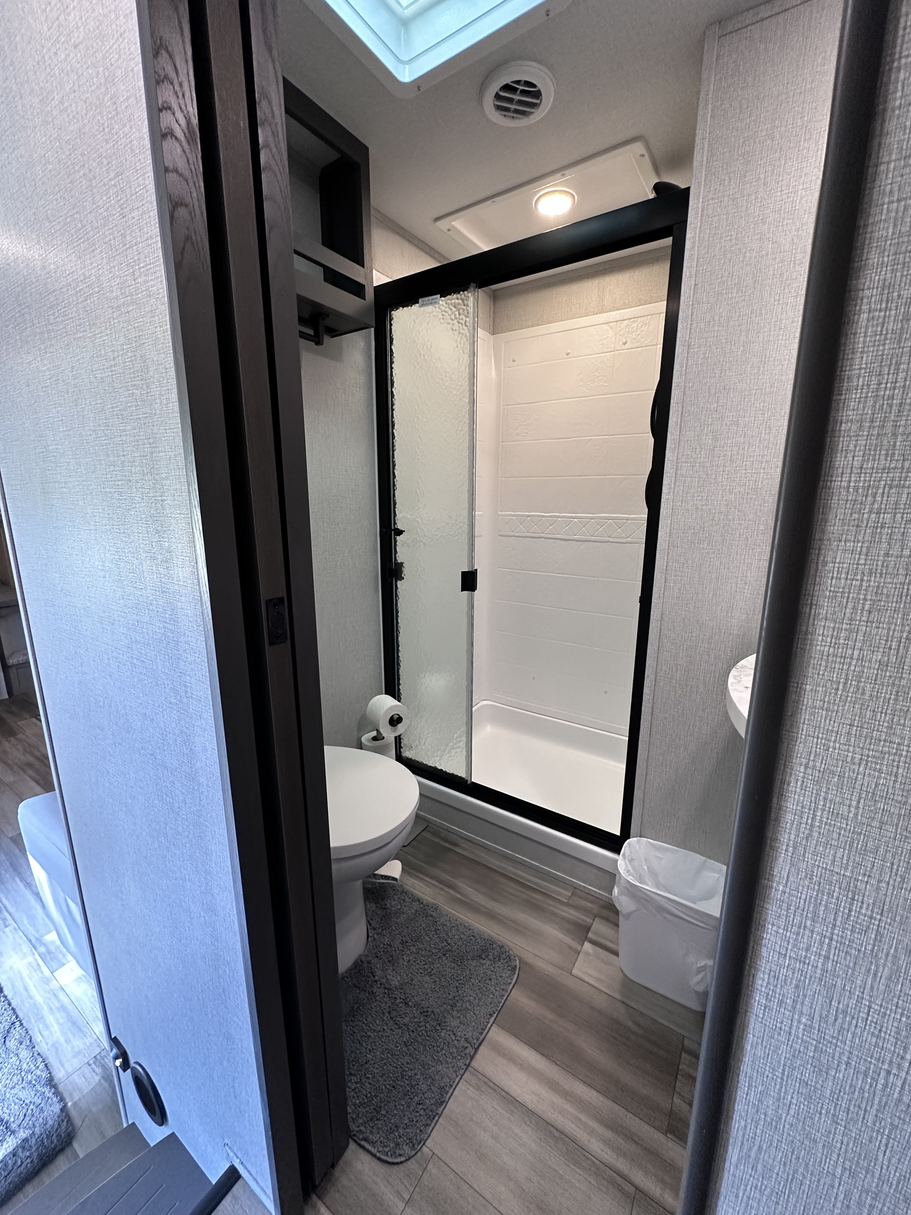 Fifth-wheel RV Rental 