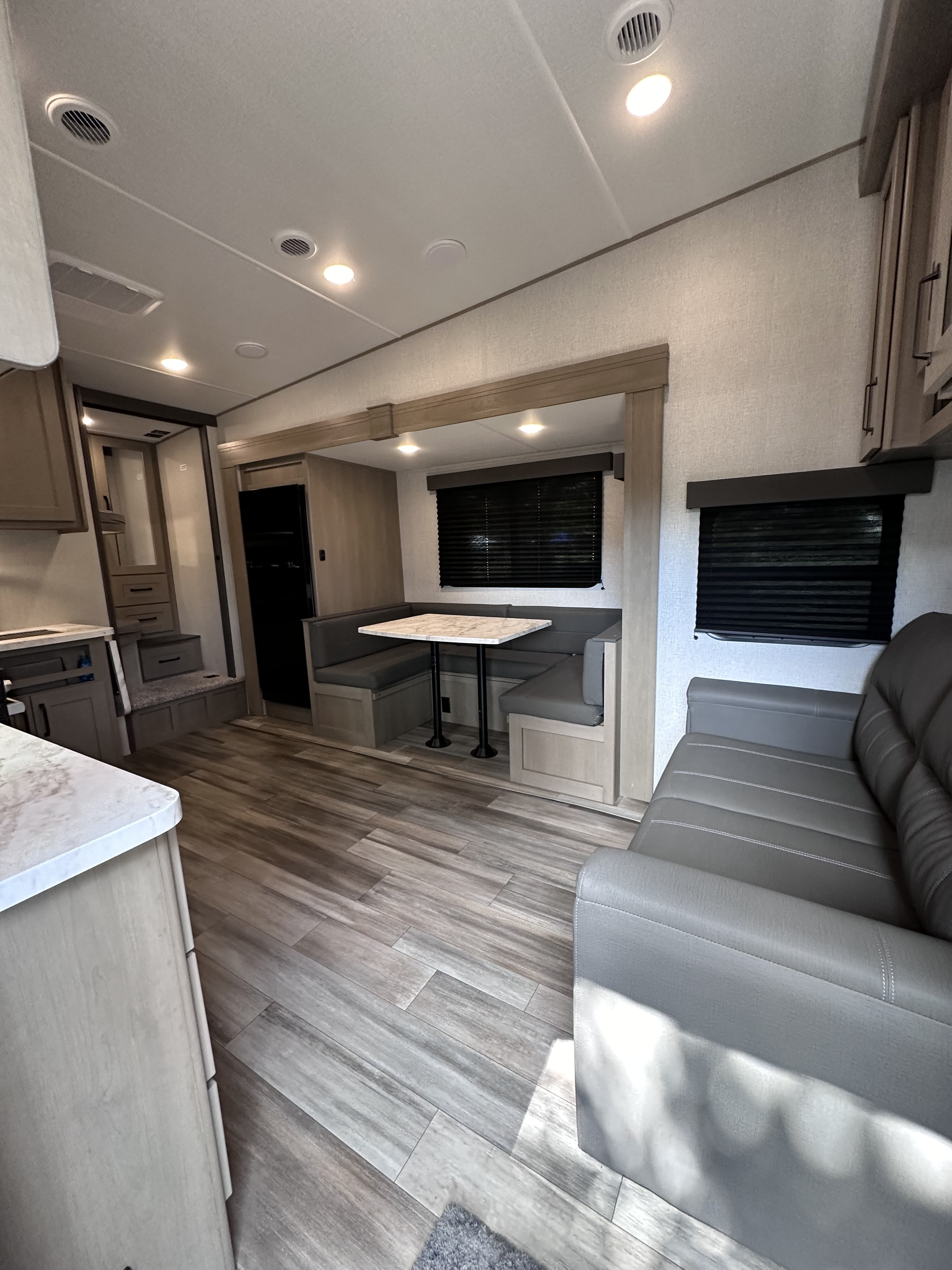 Fifth-wheel RV Rental 