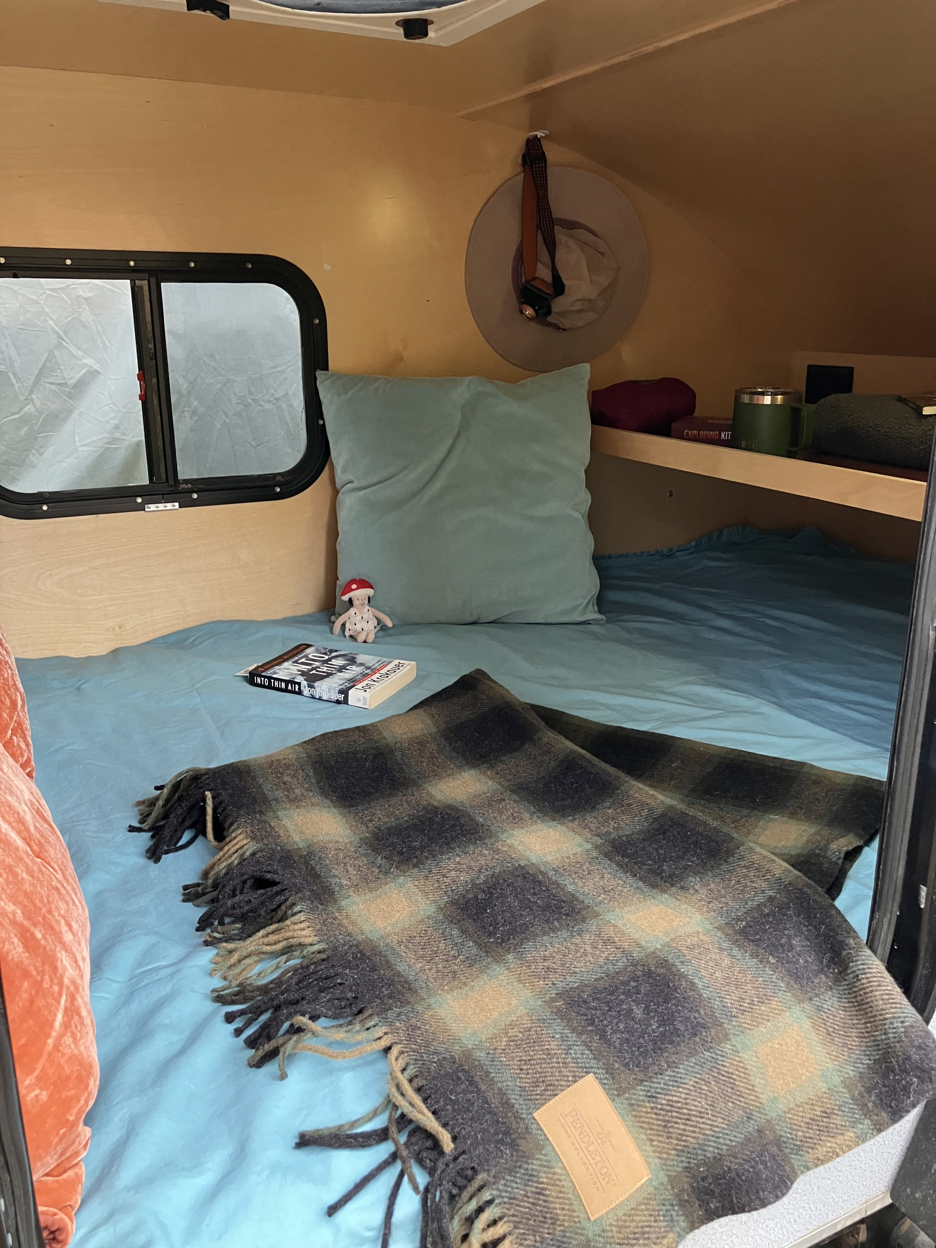 Shelf room to stash your gear.. Oregon Trail'r DoDrop 2018