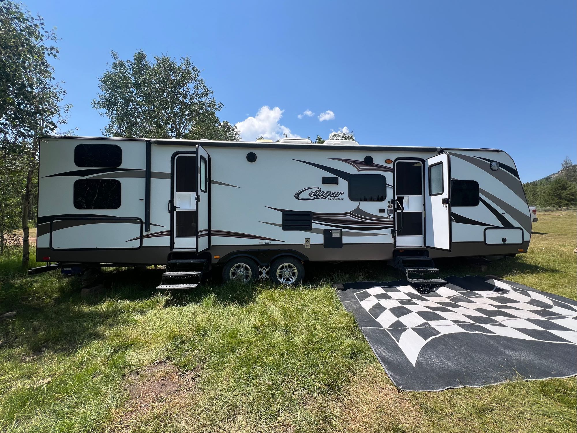 COUGAR GOES WILD! Keystone Cougar w/Bunkhouse