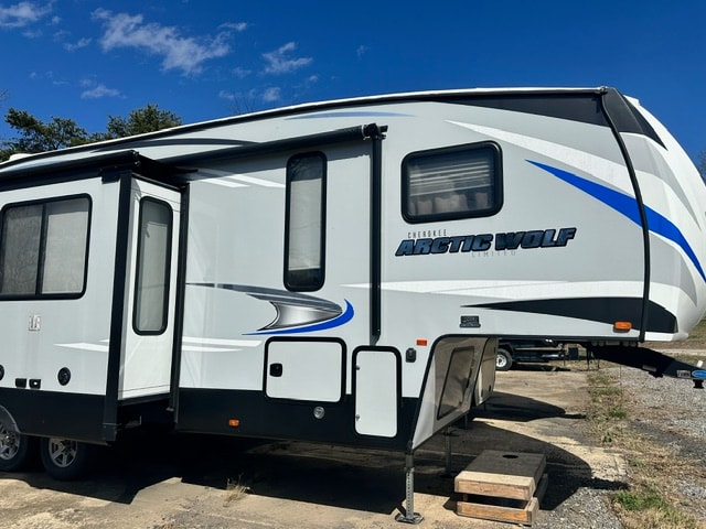 2019  Forest River RV Cherokee Arctic Wolf 305ML6