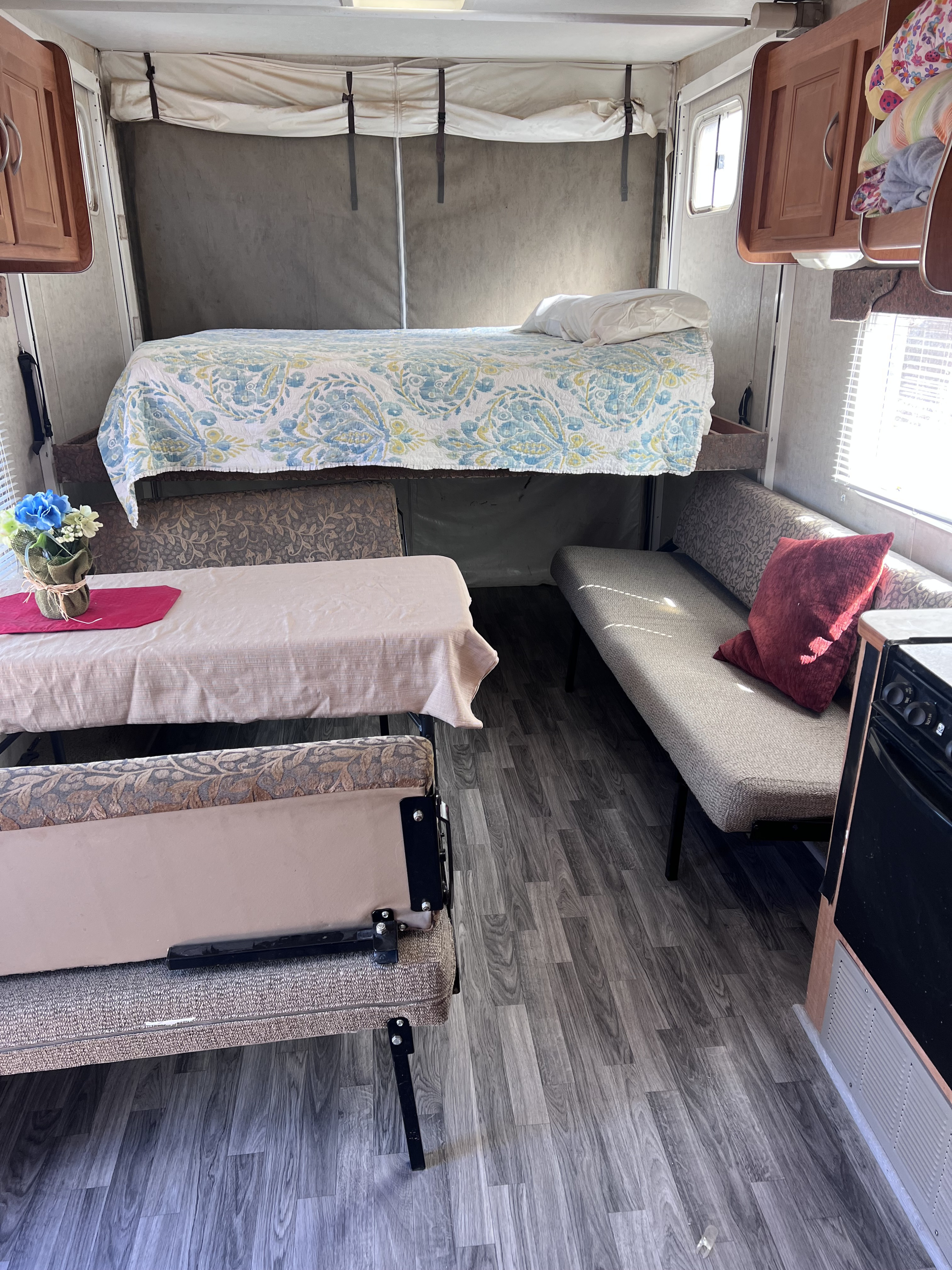 Drop ceiling camper king with 2 beds convertible from couch and dining table . Thor Motor Coach Vortex 2005