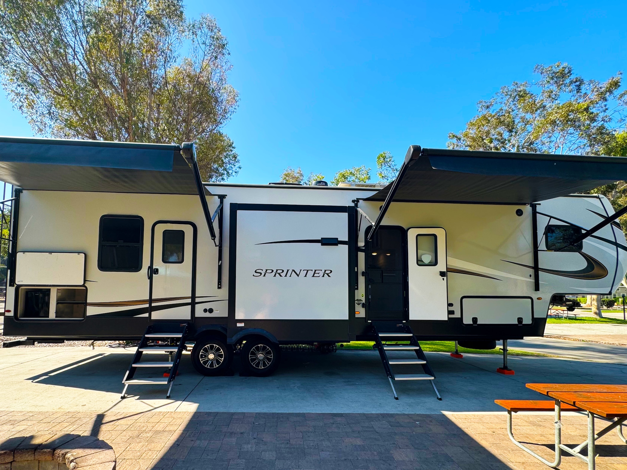Fifth-wheel RV Rental 