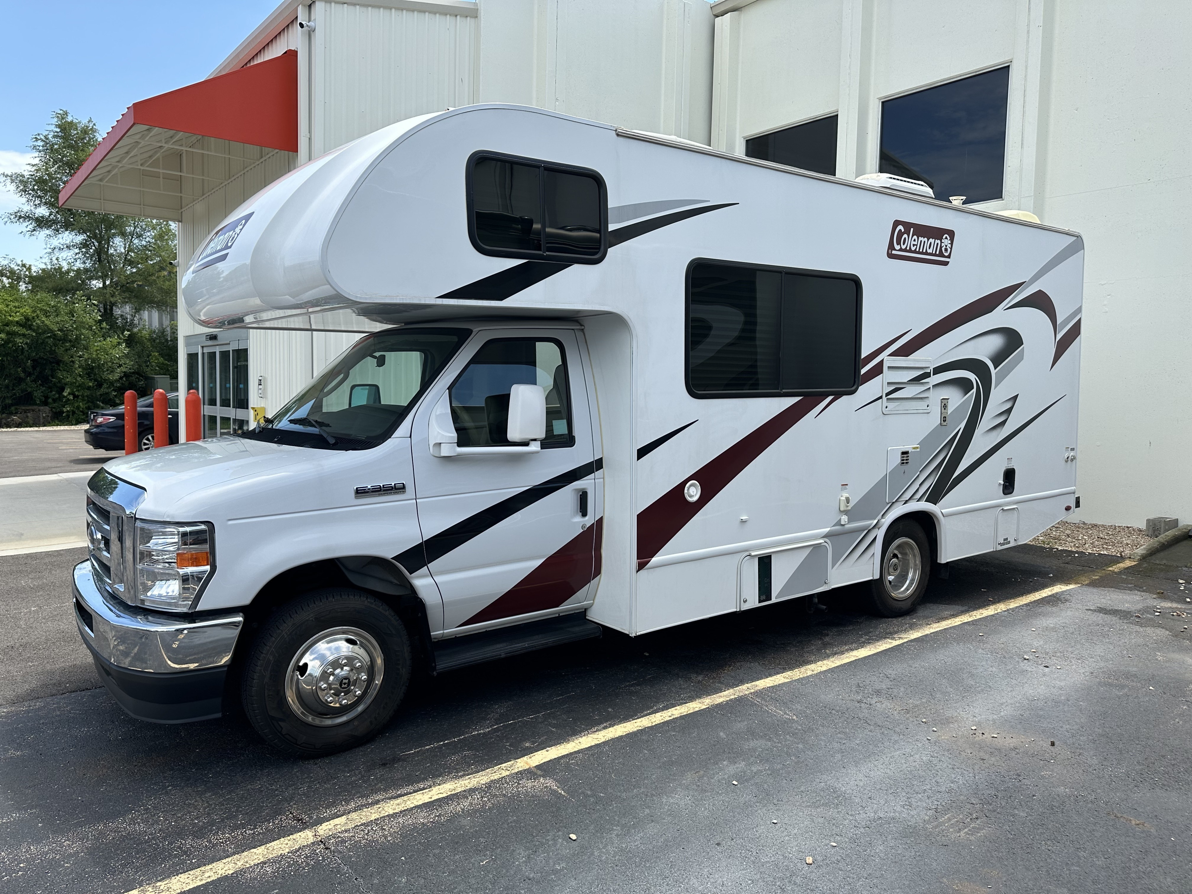 2021 Thor 6 Person - Like New w/low miles