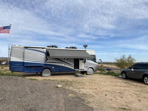 Fleetwood Southwind 36D, 2 Huge slide outs, full solar, generator.