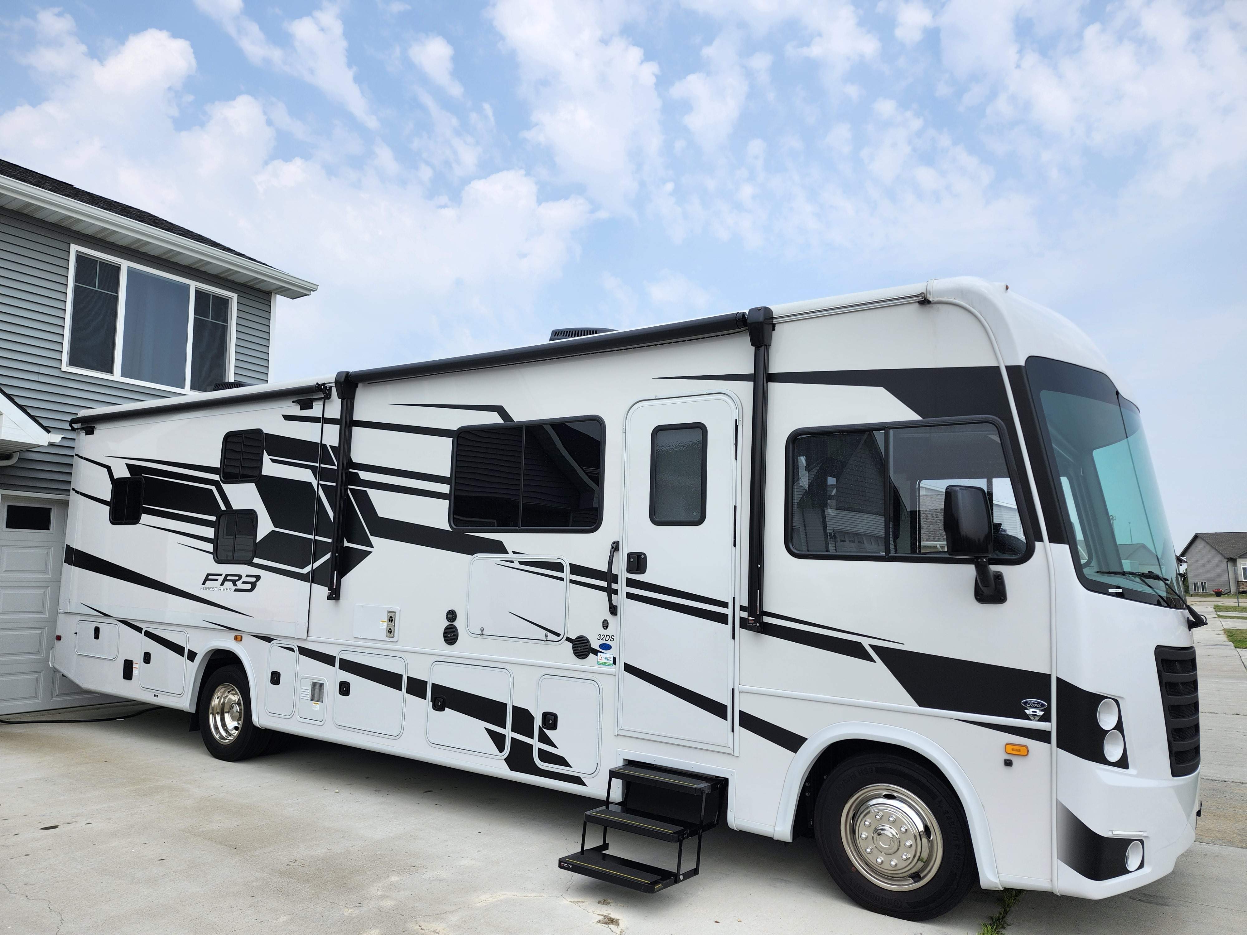 Bunk Betty - 2024 Class A Bunkhouse