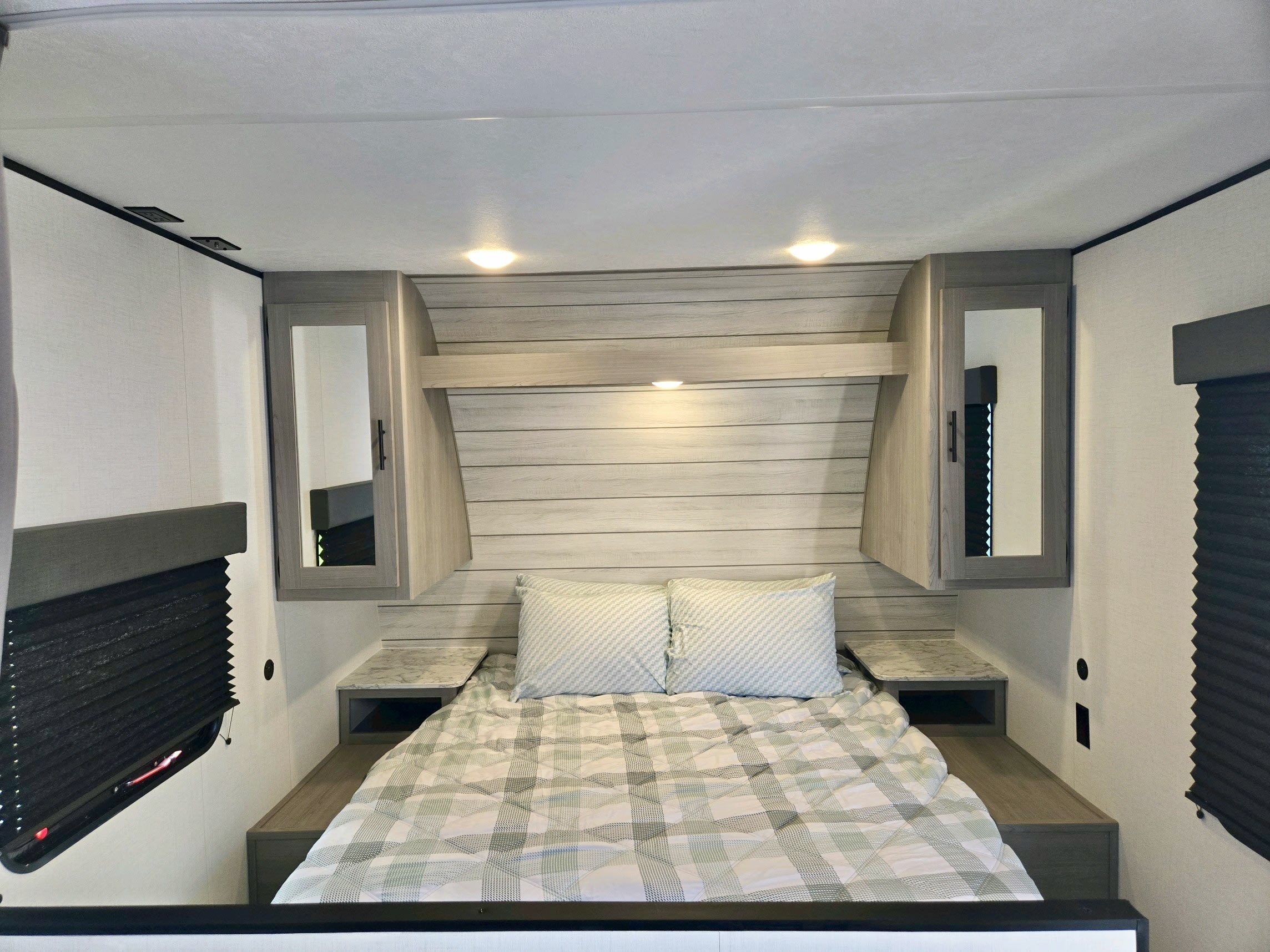 Experience comfort in this RV rental's bedroom. Features a cozy bed, mirrored cabinets, and wall-mounted shades.. Coleman Coleman lantern lt 2024