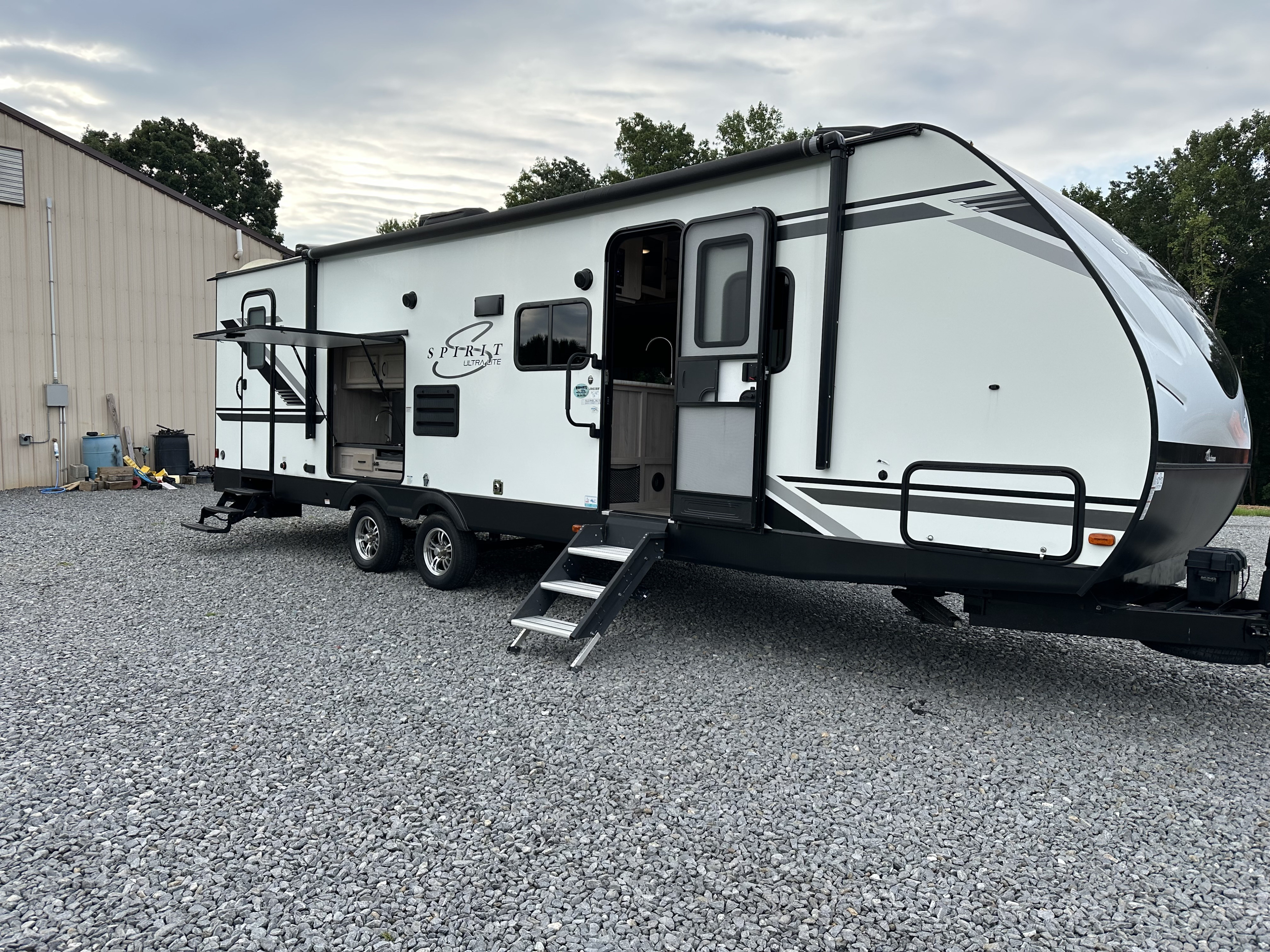 2021 Coachman Sprinter Campfire Edition W/ bunks and outdoor kitchen
