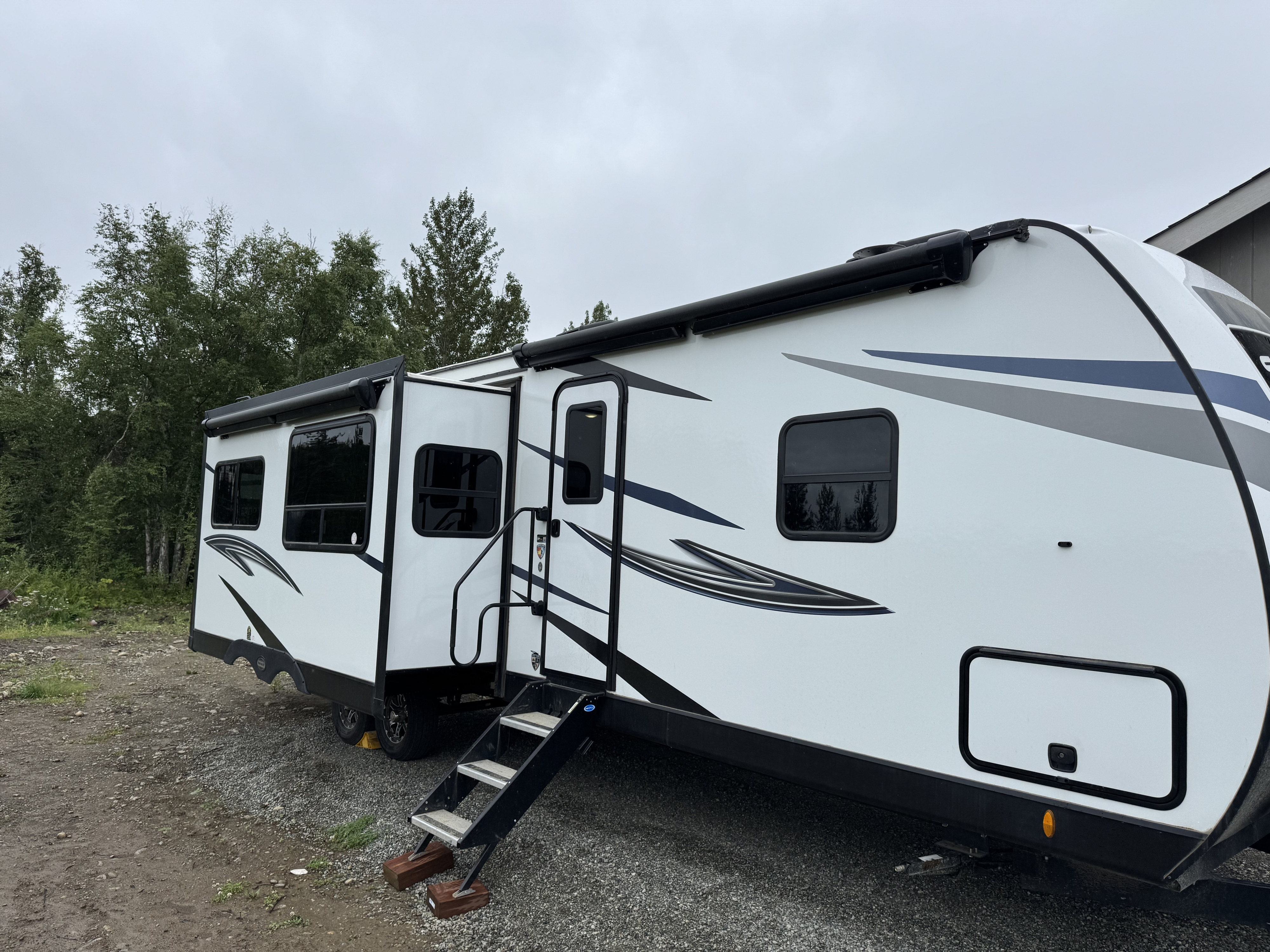 2024 32ft Travel Trailer with Room for the whole Family
