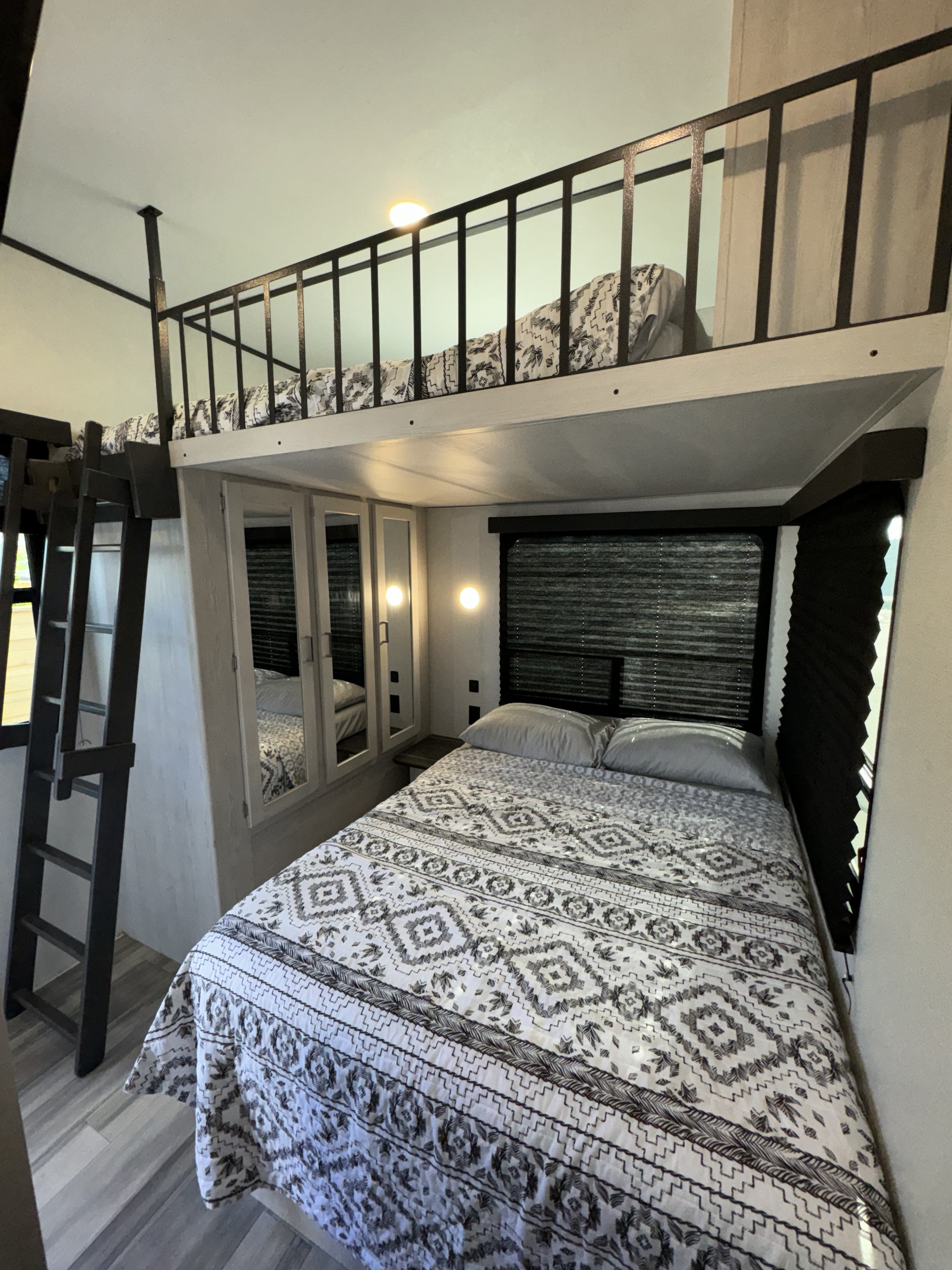 Fifth-wheel RV Rental 