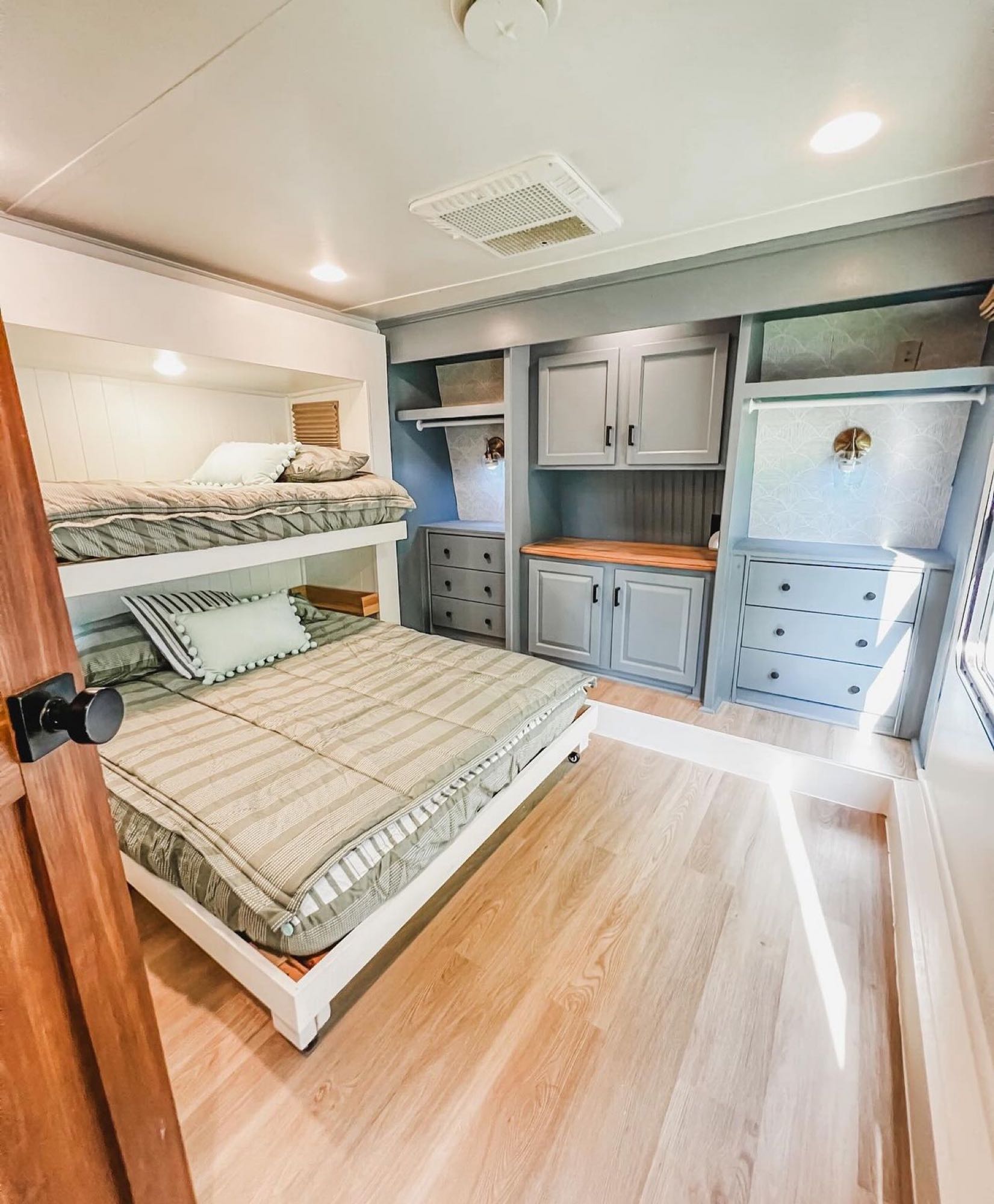Fifth-wheel RV Rental 