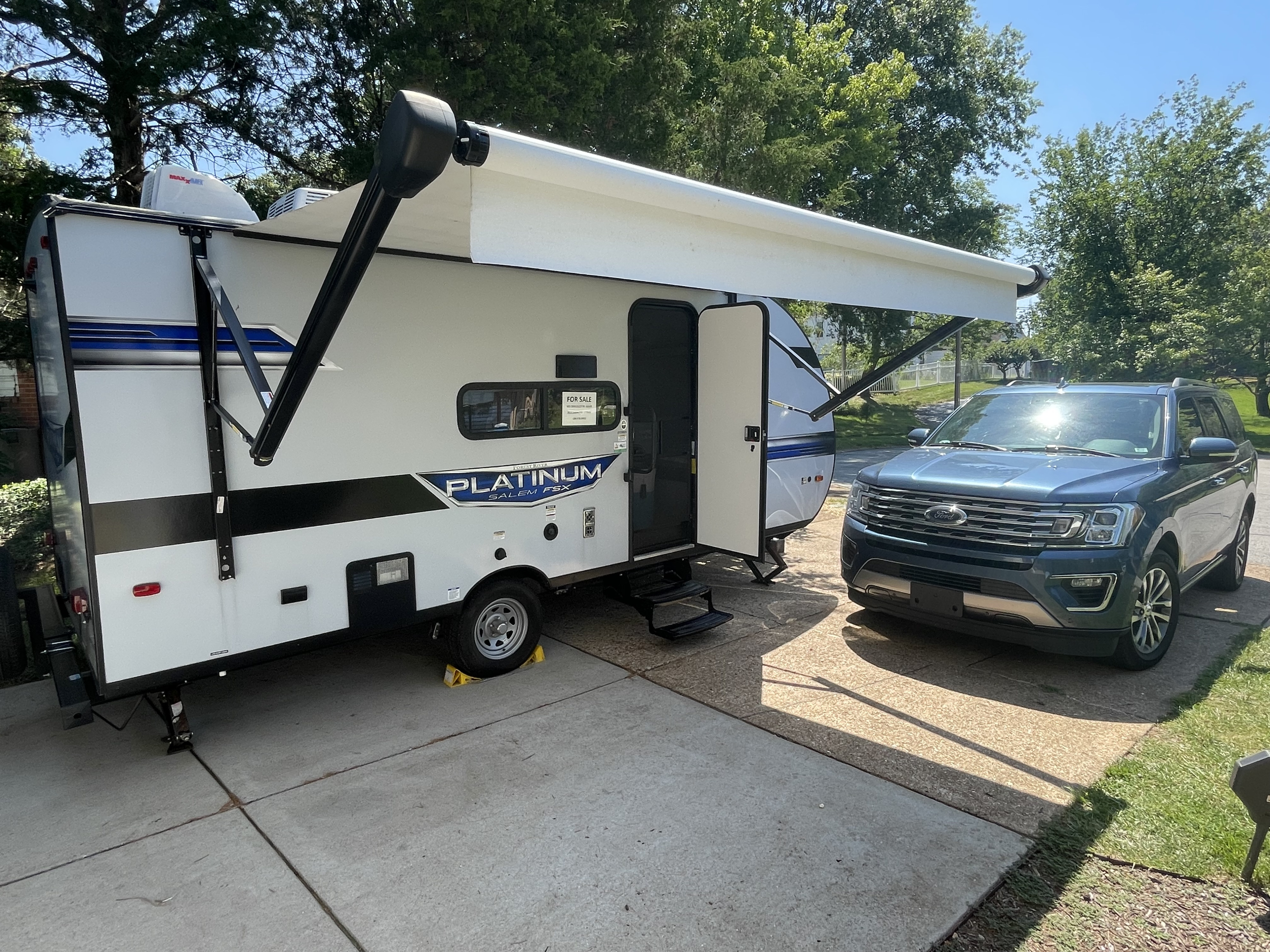 Loaded, family-friendly bunkhouse camper, delivery available!
