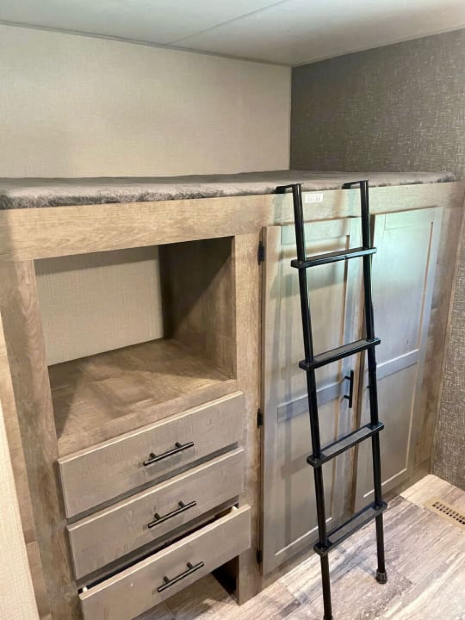 RV rental interior featuring a bunk bed with ladder, built-in storage drawers, and a wardrobe. Great for family travel.. KZ 4EZTL3322L7099109 2020