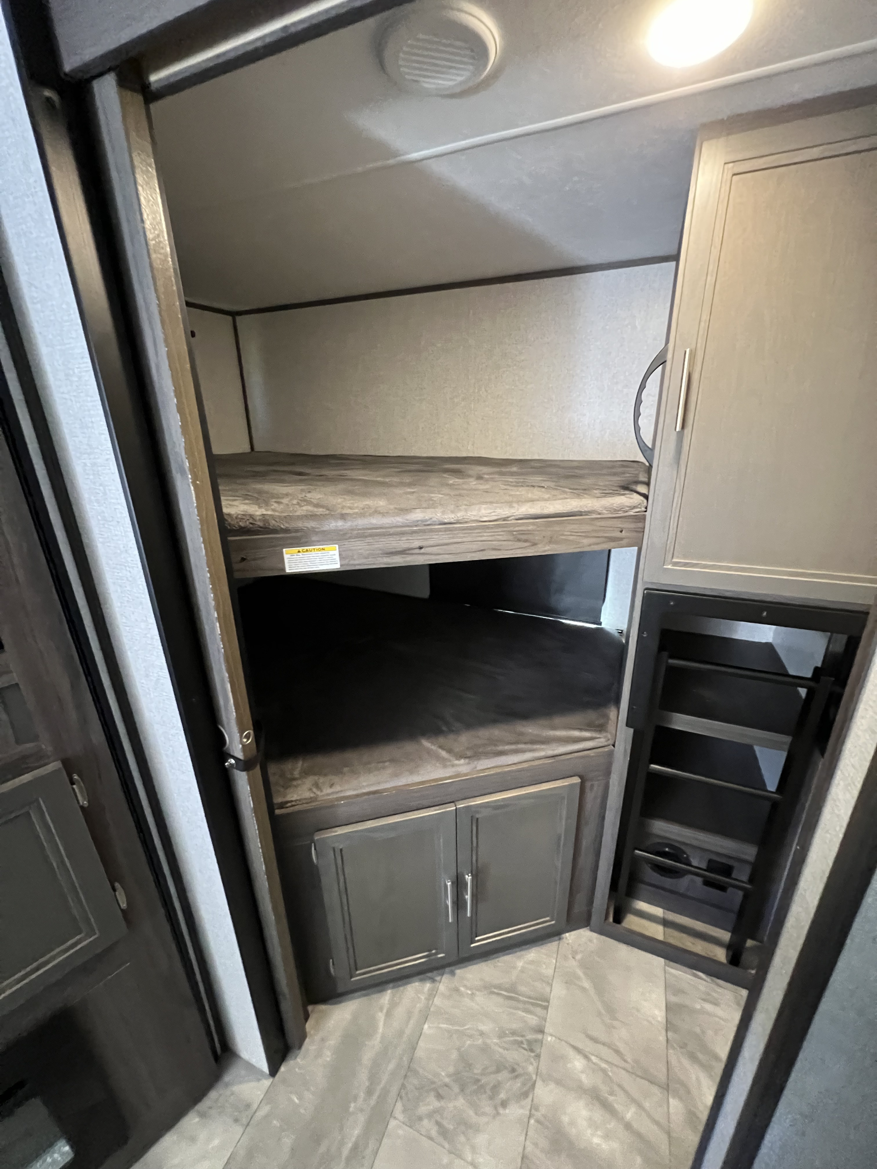 This RV rental features cozy bunk beds, under-bunk storage, and a ladder, ideal for family travel.. Dutchmen Kodiak Ultra Lite 2021