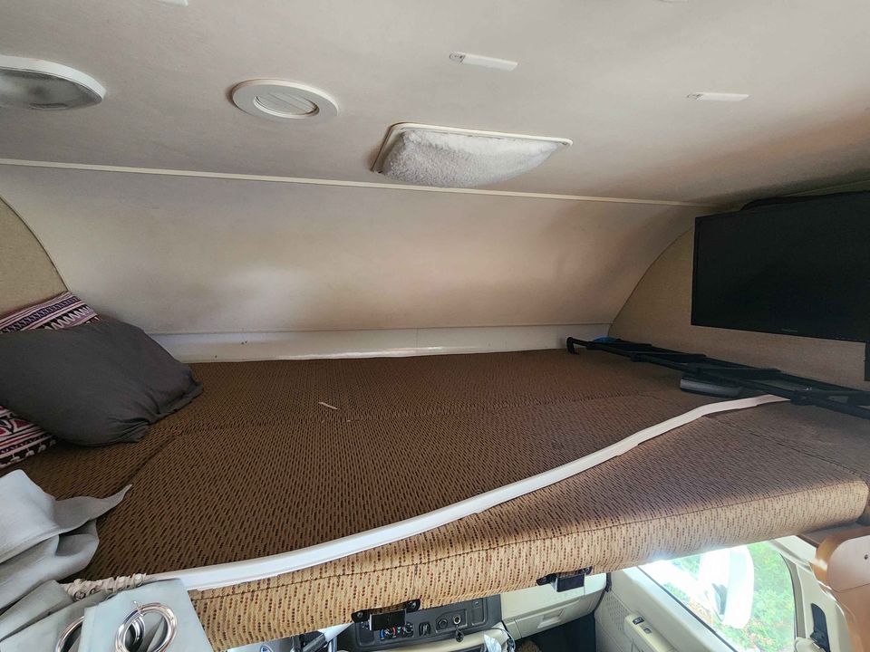 RV rental: Comfortable overhead bunk bed with mattress & TV. Ideal for a restful night in your motorhome.. Winnebago Minnie Winnie 2016