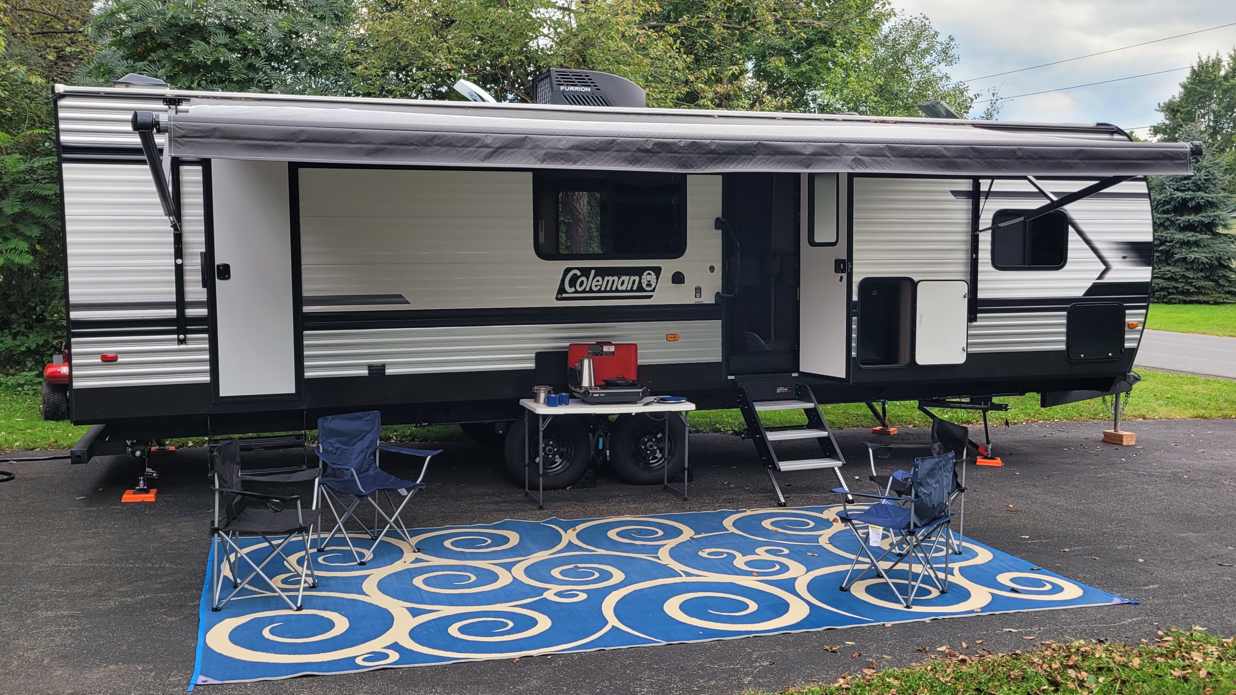 2025 Coleman Lantern with Full Bunkbeds
