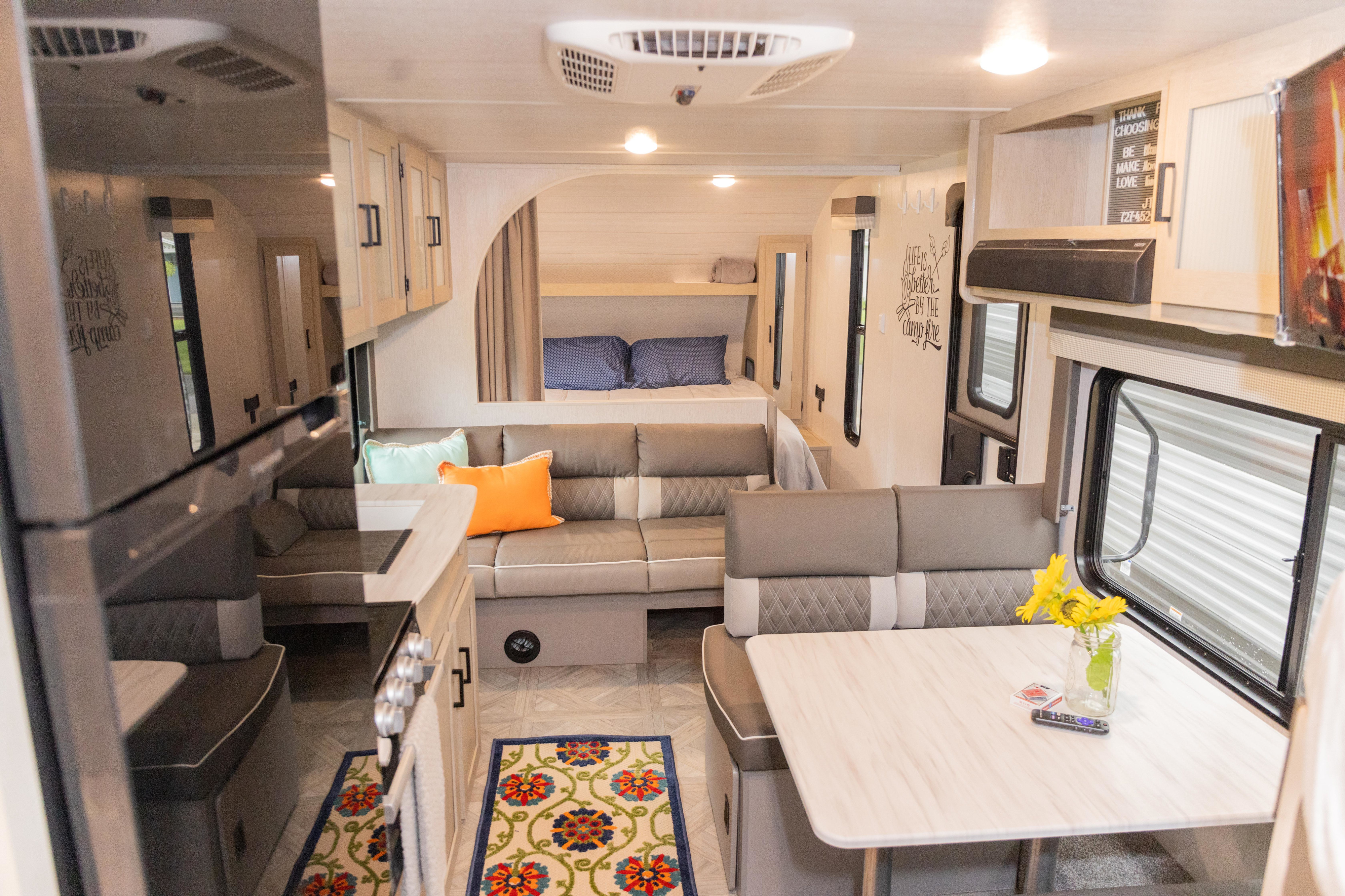 Luxury - Clean, Cozy RV - Sleeps 8 - Delivery Available
