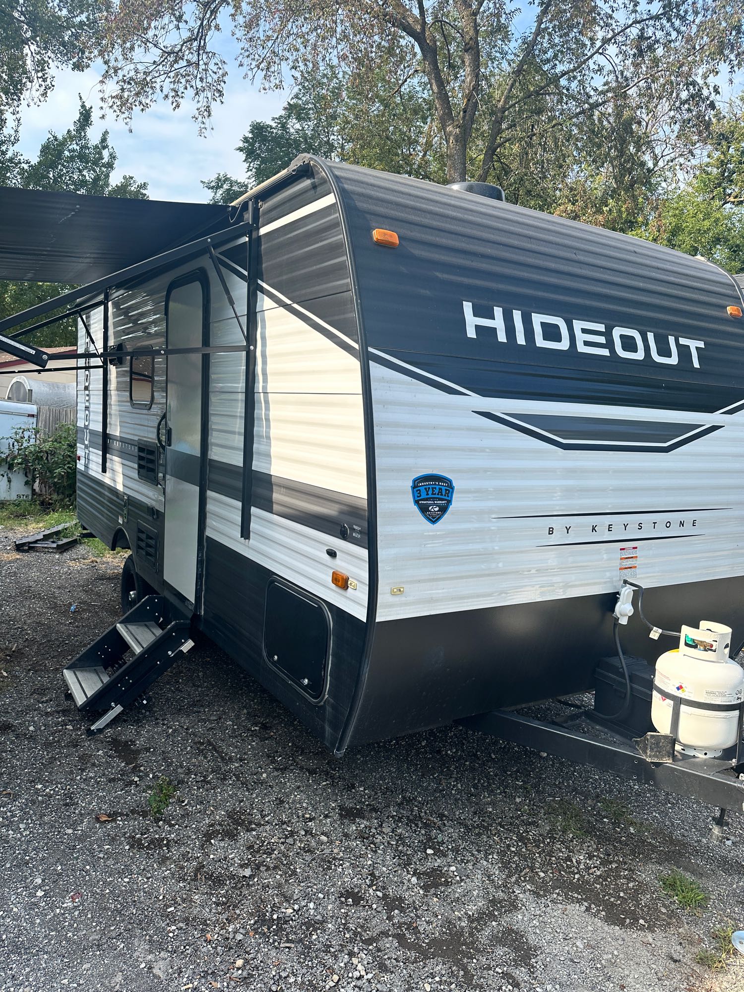 2023 Keystone Hideout easy pull for most mid size trucks and suvs!