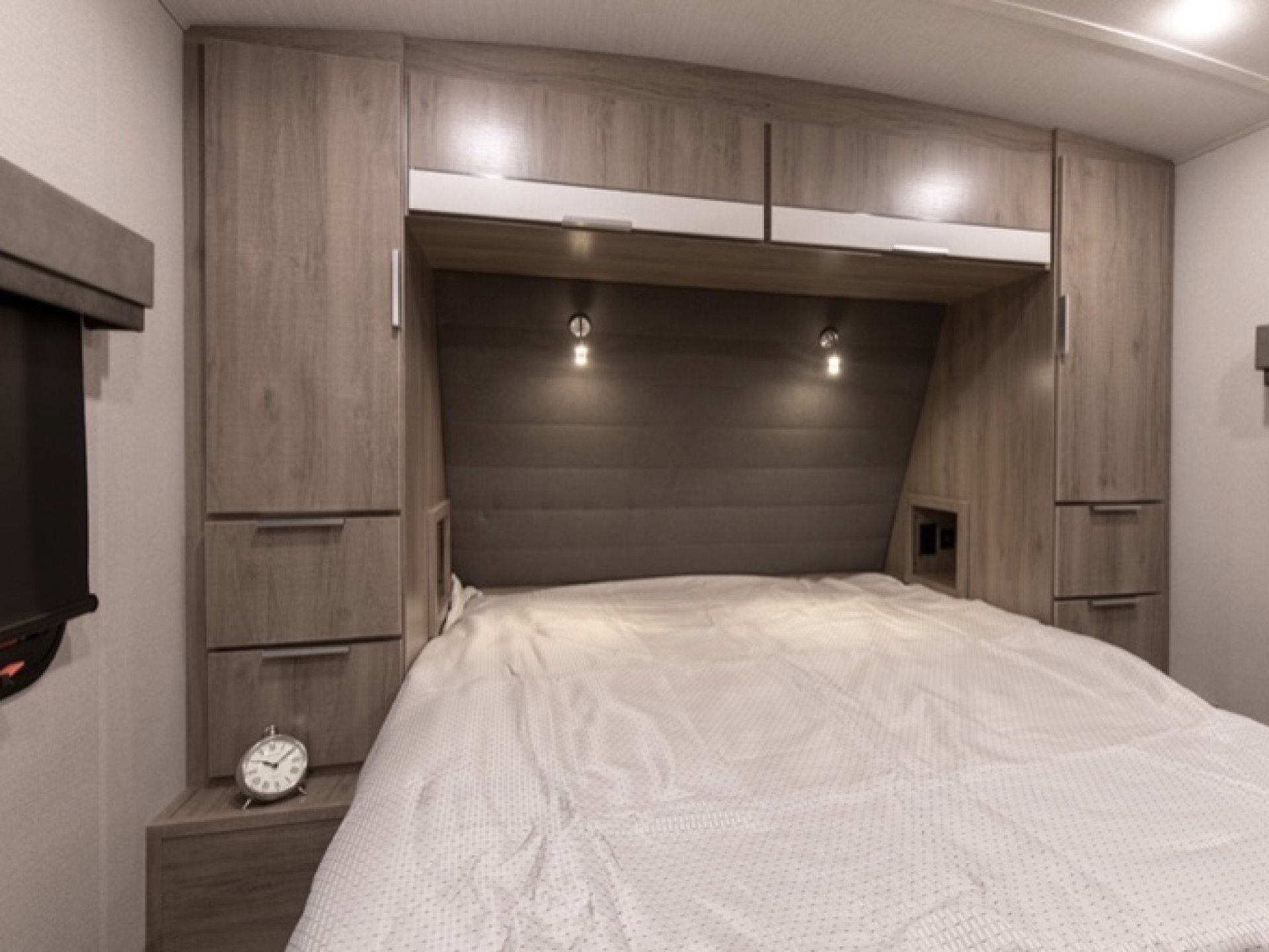 This RV rental bedroom features a comfy bed, integrated cabinets, bedside lighting & alarm clock, perfect for your trip.. Grand Design Imagine 2022
