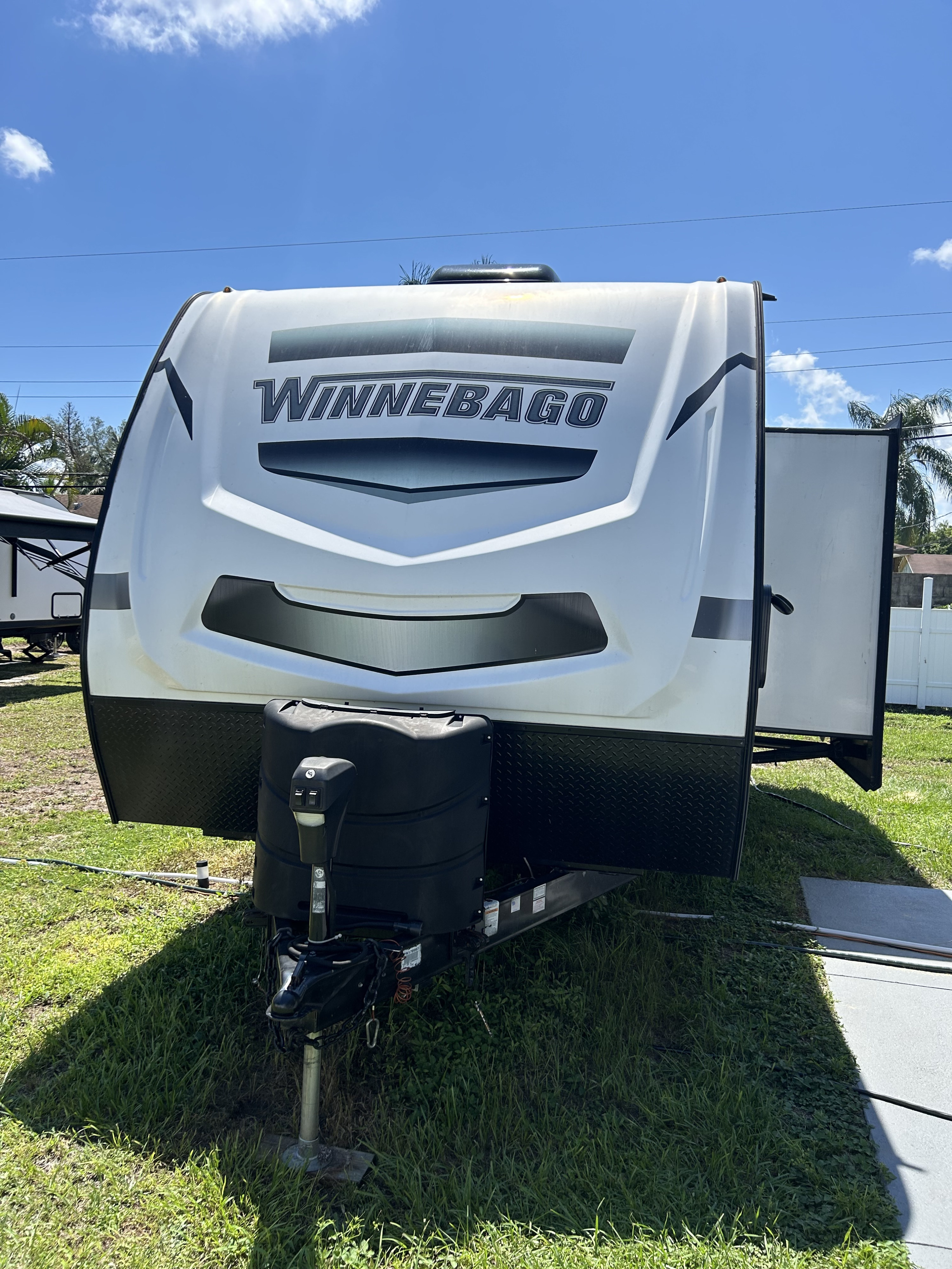 2022 winnebago 2301 BHS
