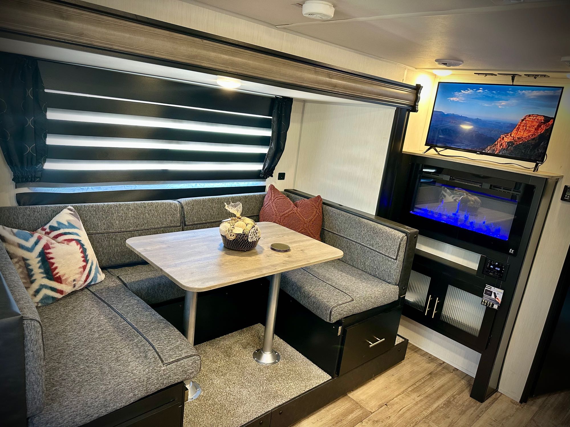 GLAMPING ALERT! Beautiful 2023 Forest River Travel Trailer