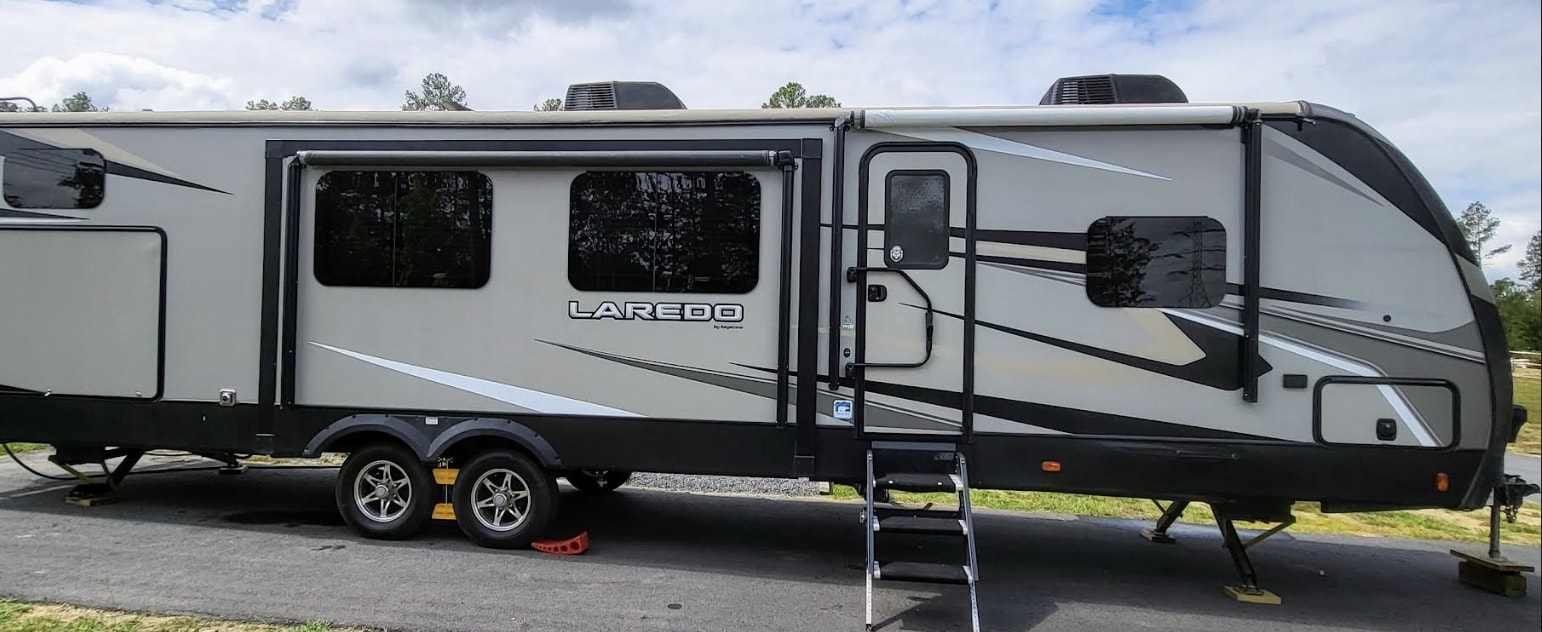 "The Luxe Laredo" - Keystone Laredo 332BH