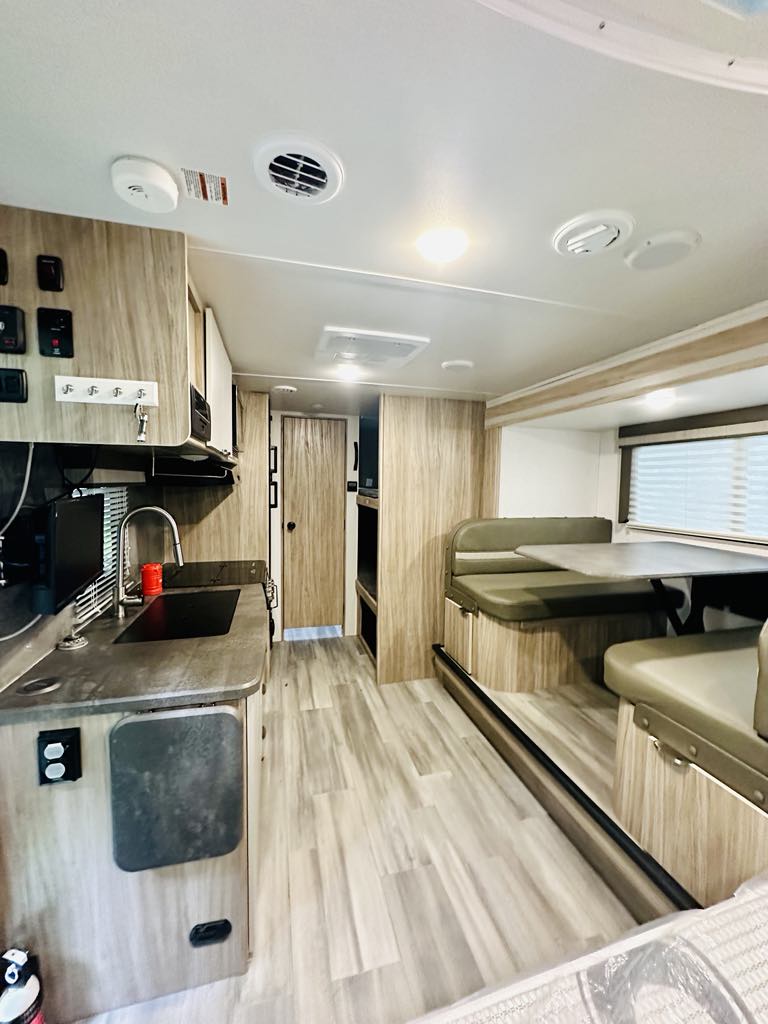 2021 wInnebago micro minnie 2100bh. Ideal for a camping get away!