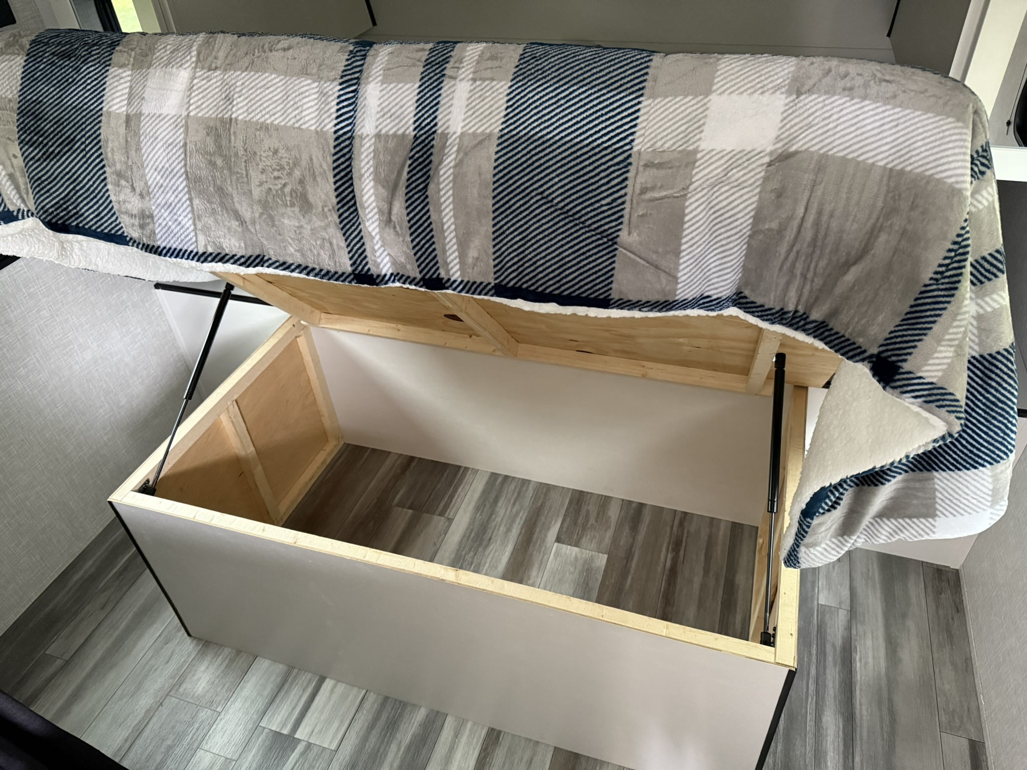 RV rental interior: A cozy bed lifts to reveal ample storage space, perfect for organizing belongings.. Jayco Jayflight SLX 260BH 2025