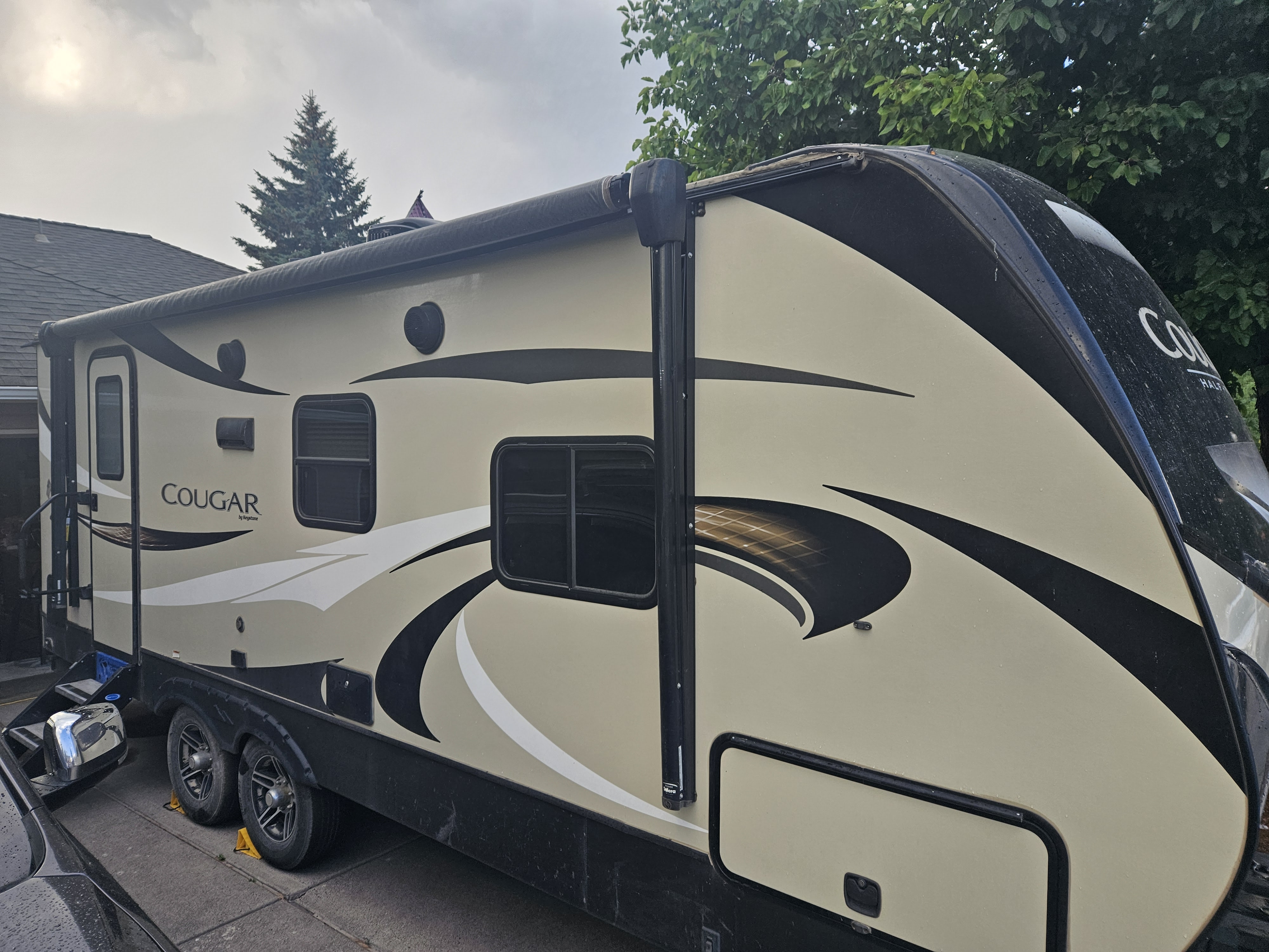 Pet friendly, spacious, easy to tow travel trailer