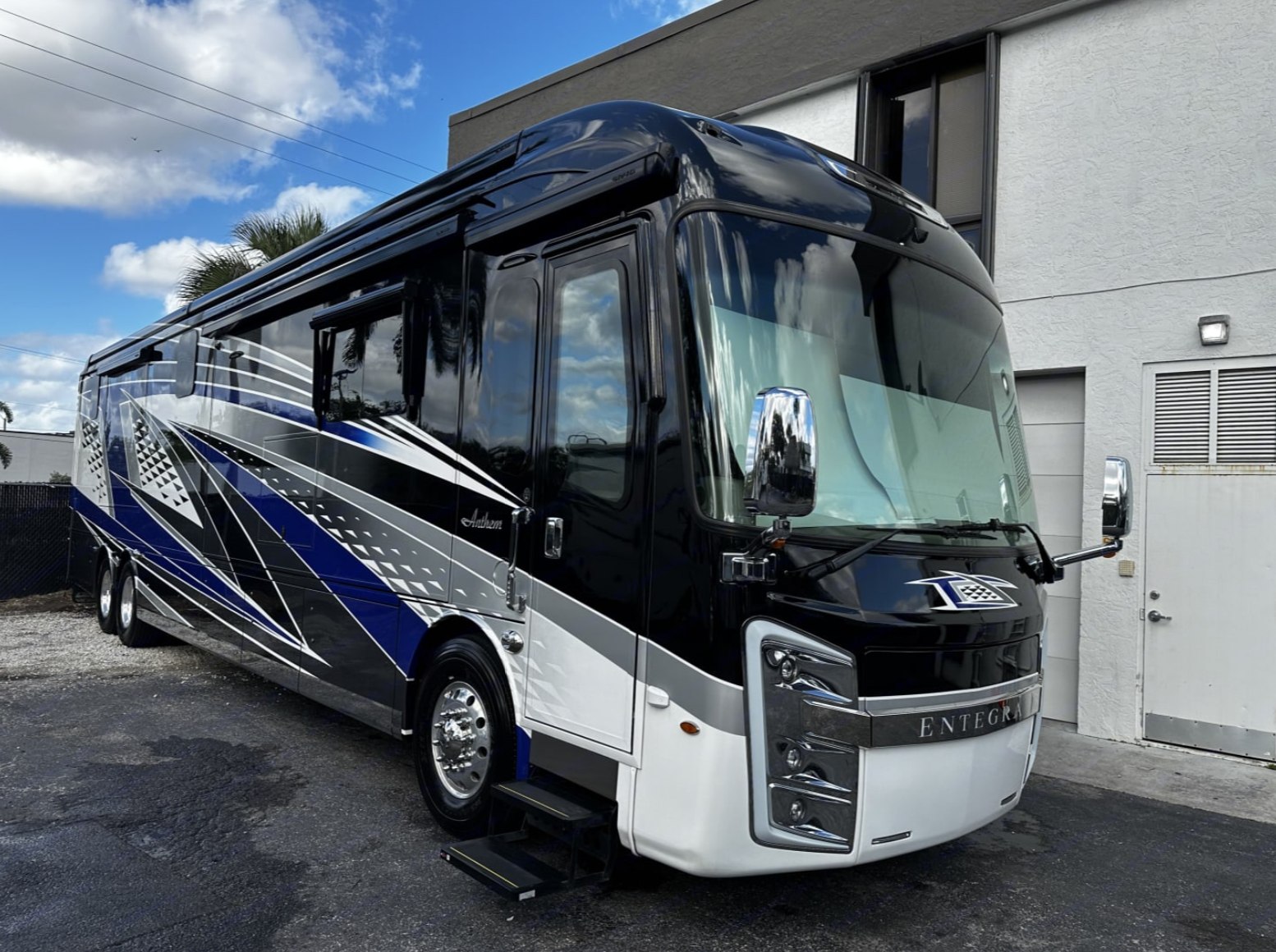 Charter: 2022 Entegra Coach Anthem 44R