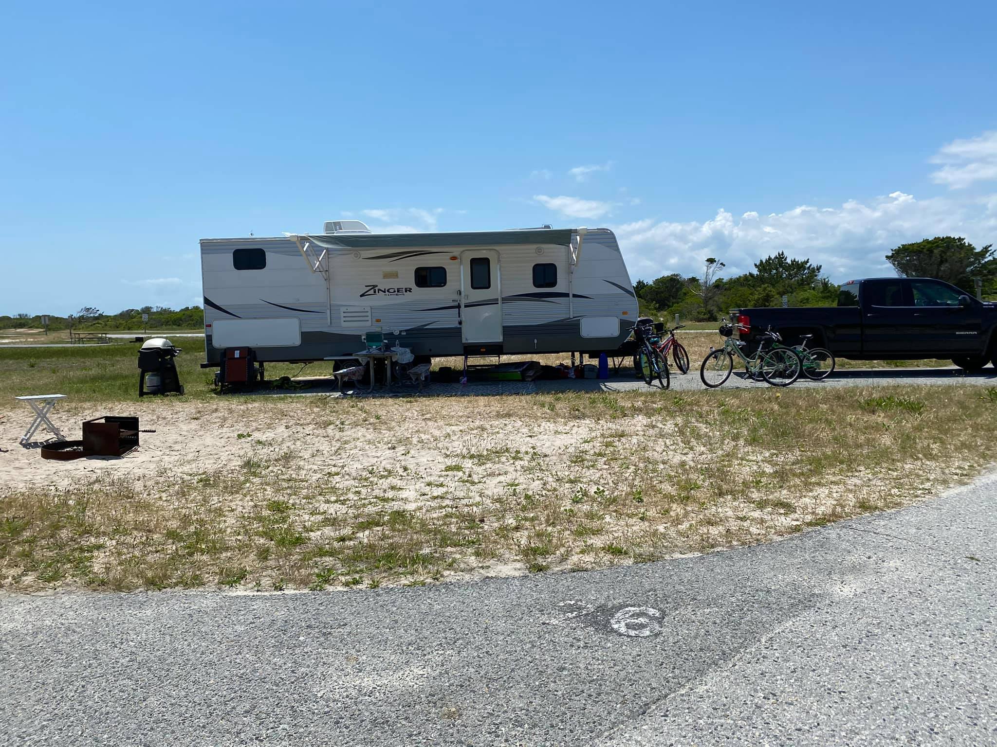 2016 Zinger by Crossroad bunkhouse deluxe (delivery only!!)