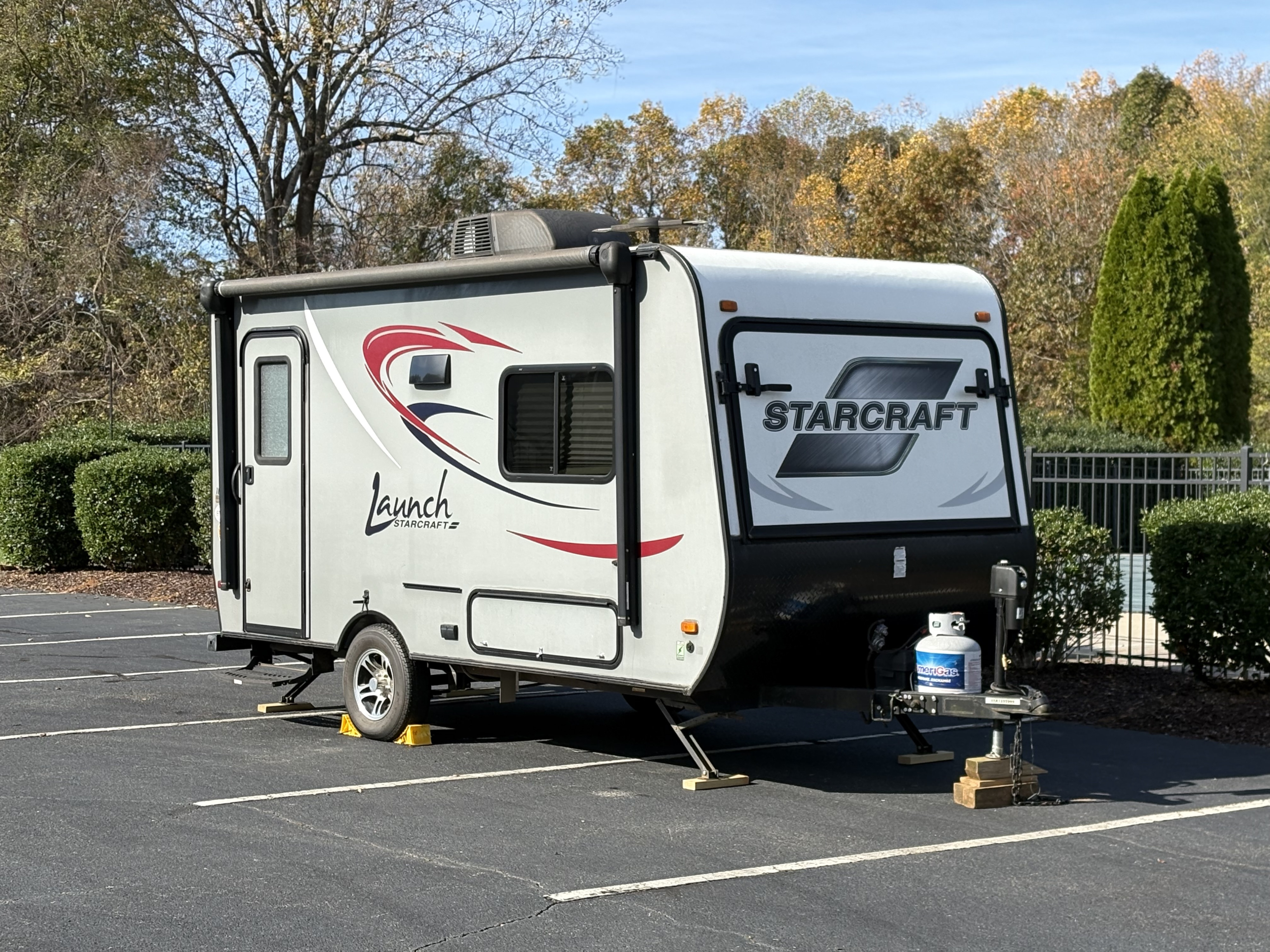 Lightweight camper easy to tow