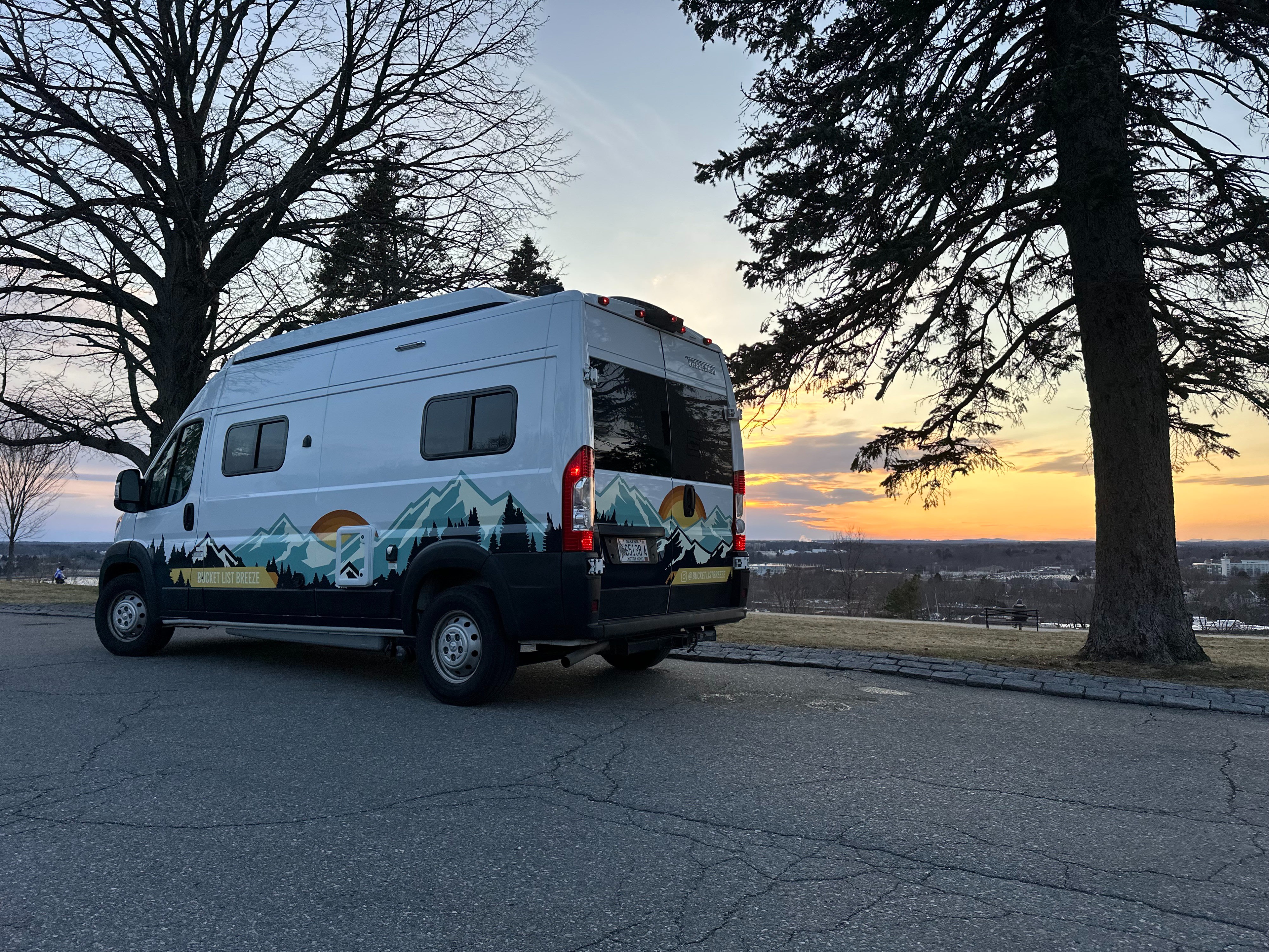 Bucket List Breeze 2021 Winnebago Solis 59P