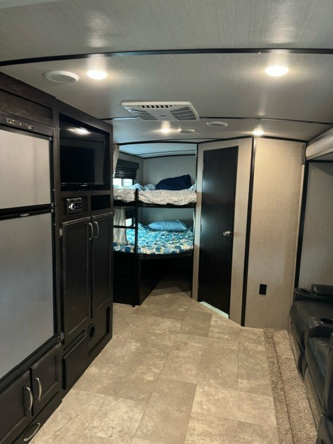 Explore this RV rental's spacious interior: bunk beds, entertainment center, and comfy lounge. Modern design.. Grand Design RVM-178 / Imagine 2018