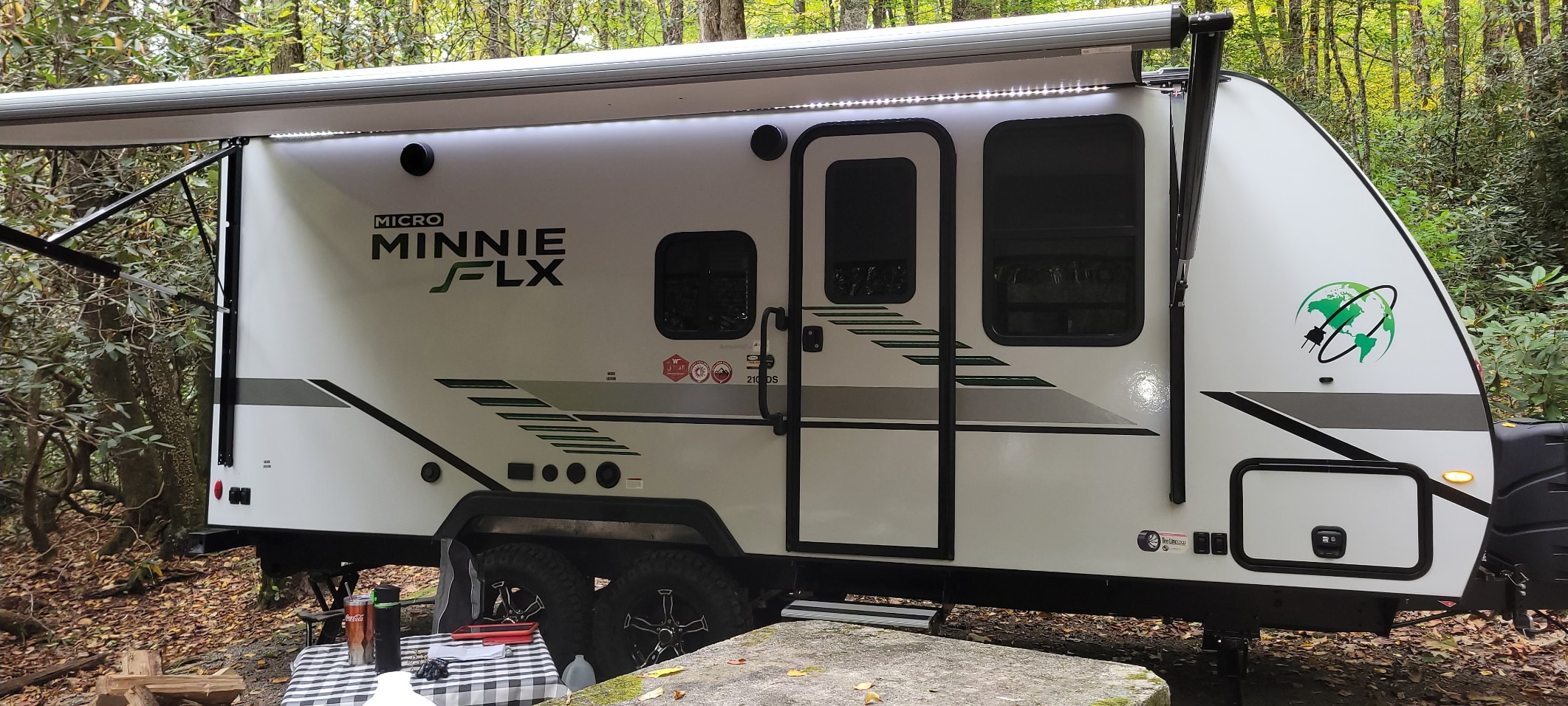2022 Winnebago Micro Minnie FLX Solar 2108DS