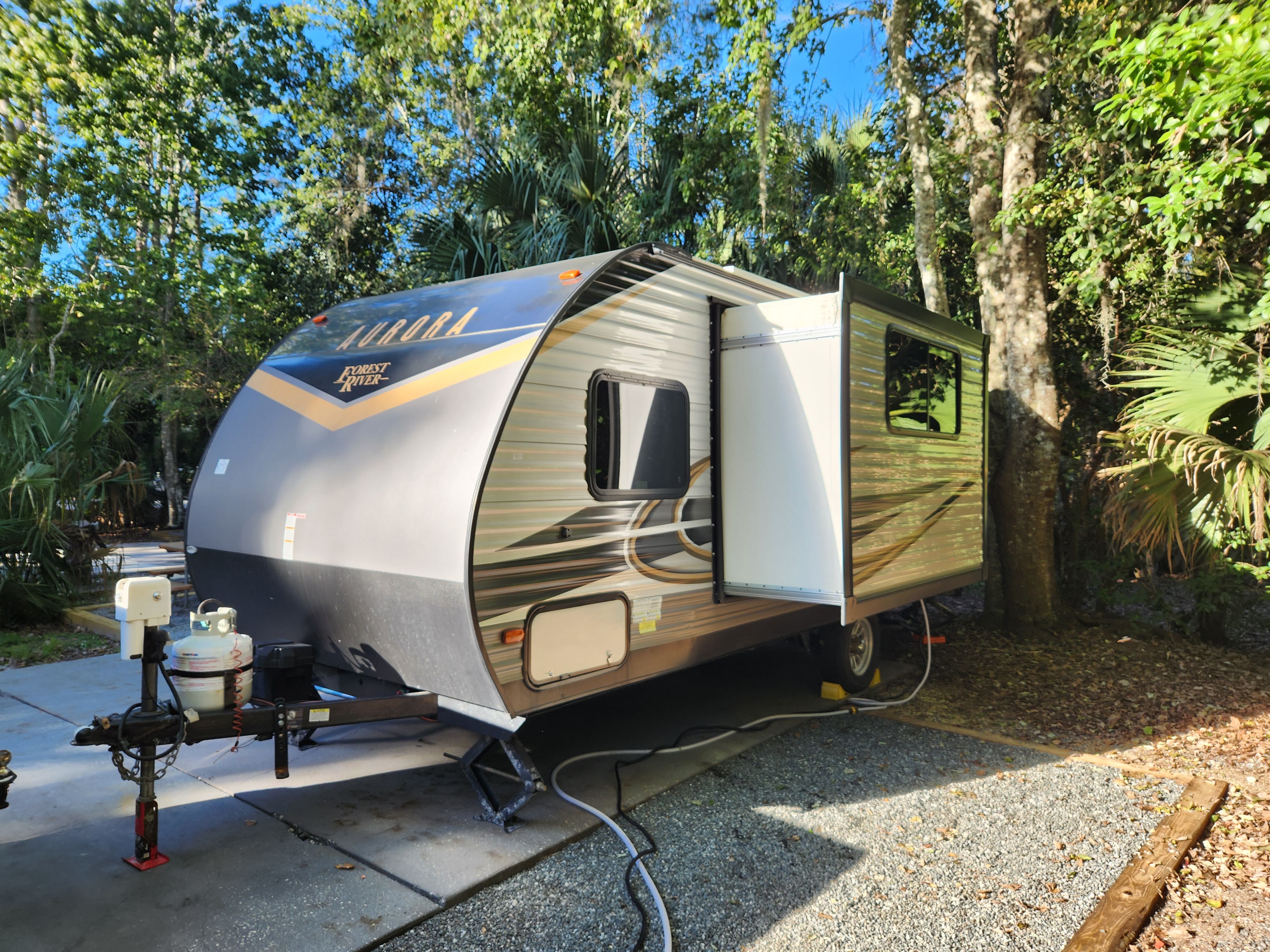 Travel trailer RV Rental 