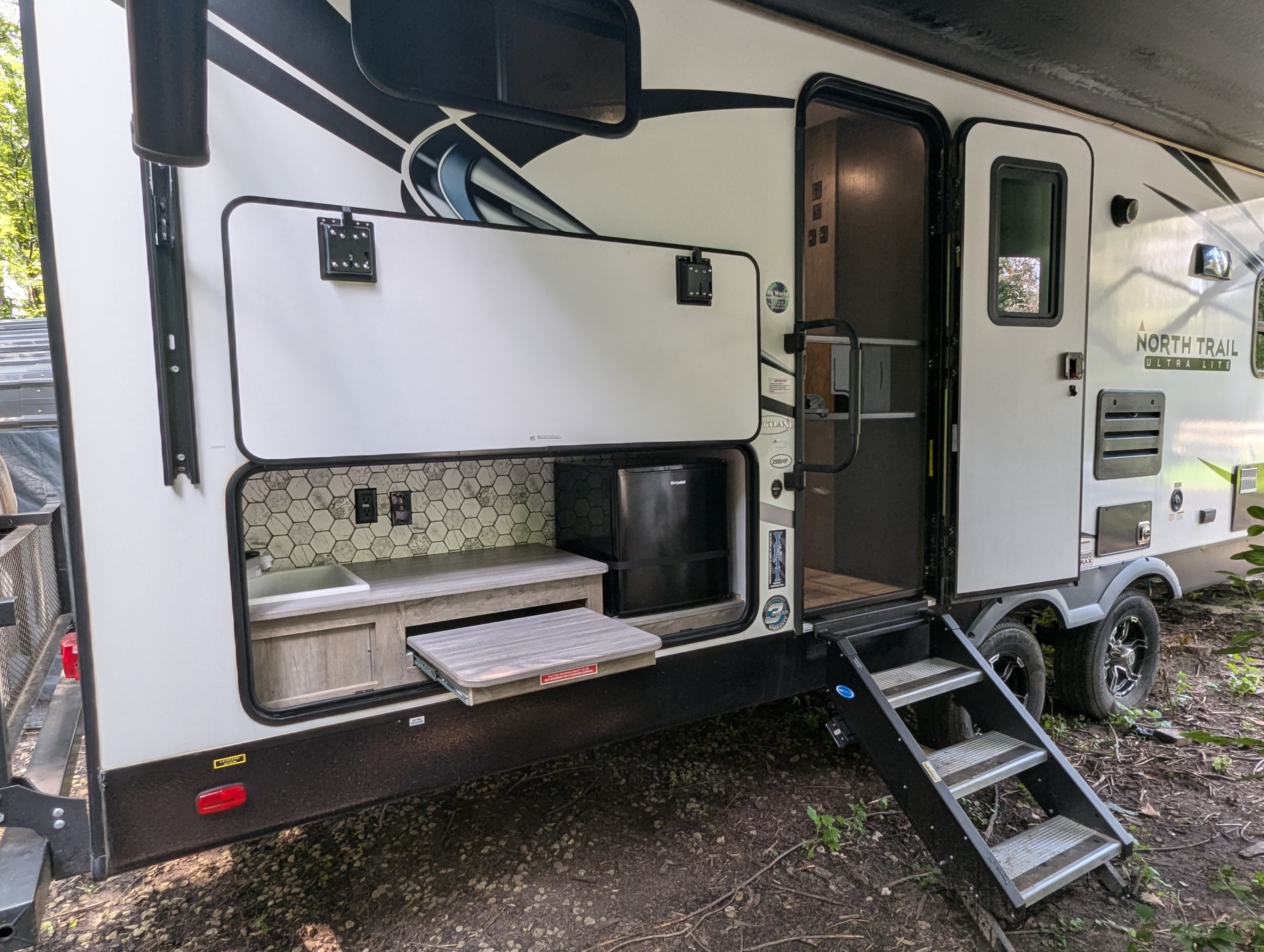 2021 North Trail (33' Travel Trailer)