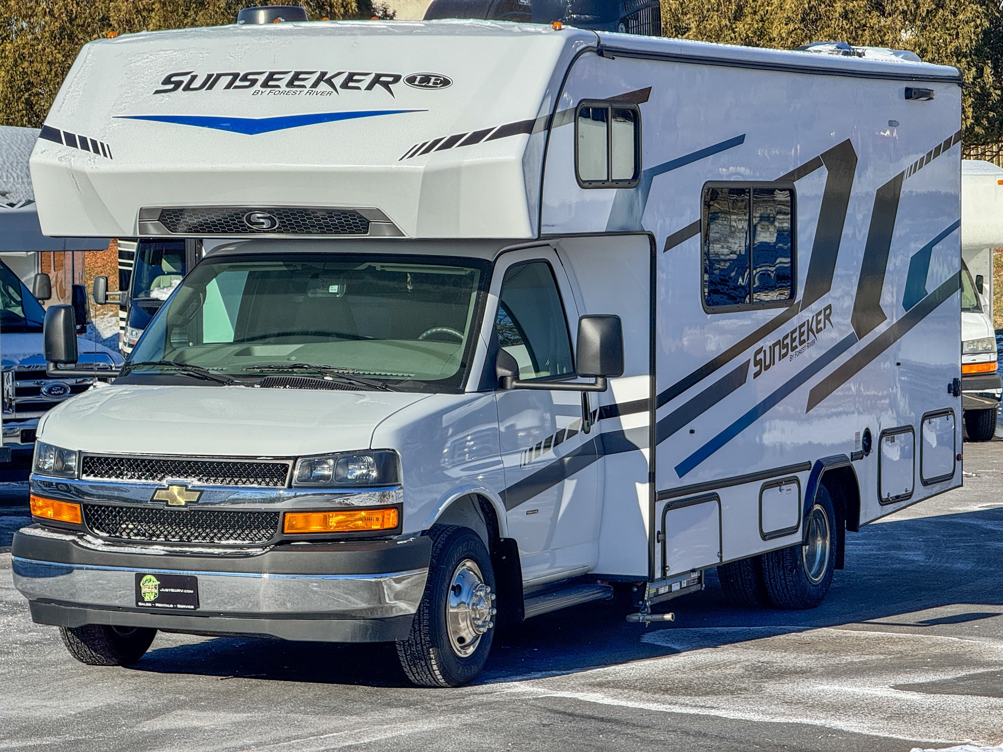 S12 Luxury Class C - Small - No Slide Outs