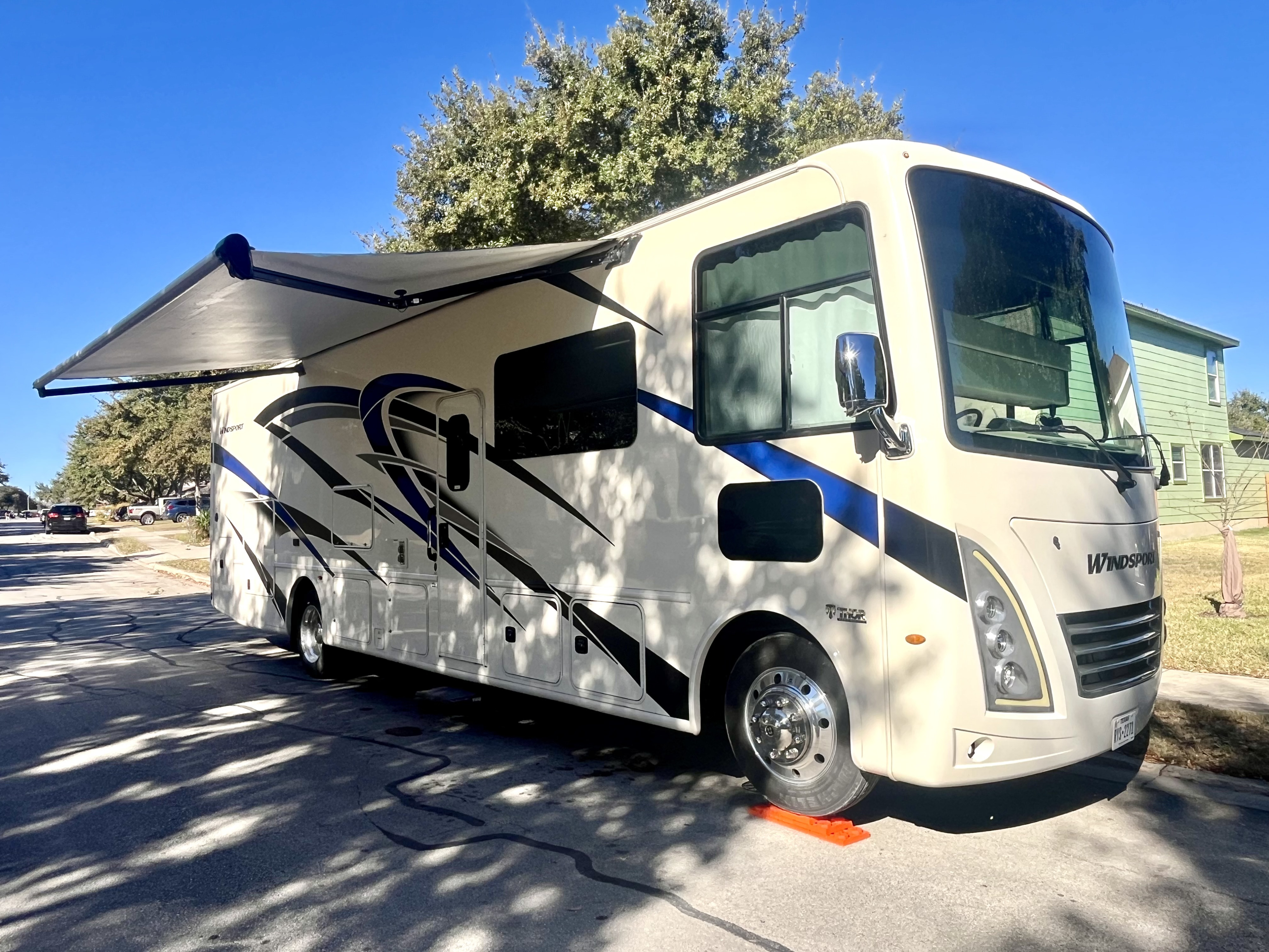 Get Out of Town 2022 Thor Windsport 34J
