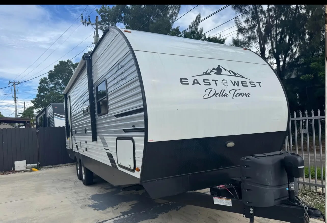 Modern & Spacious RV