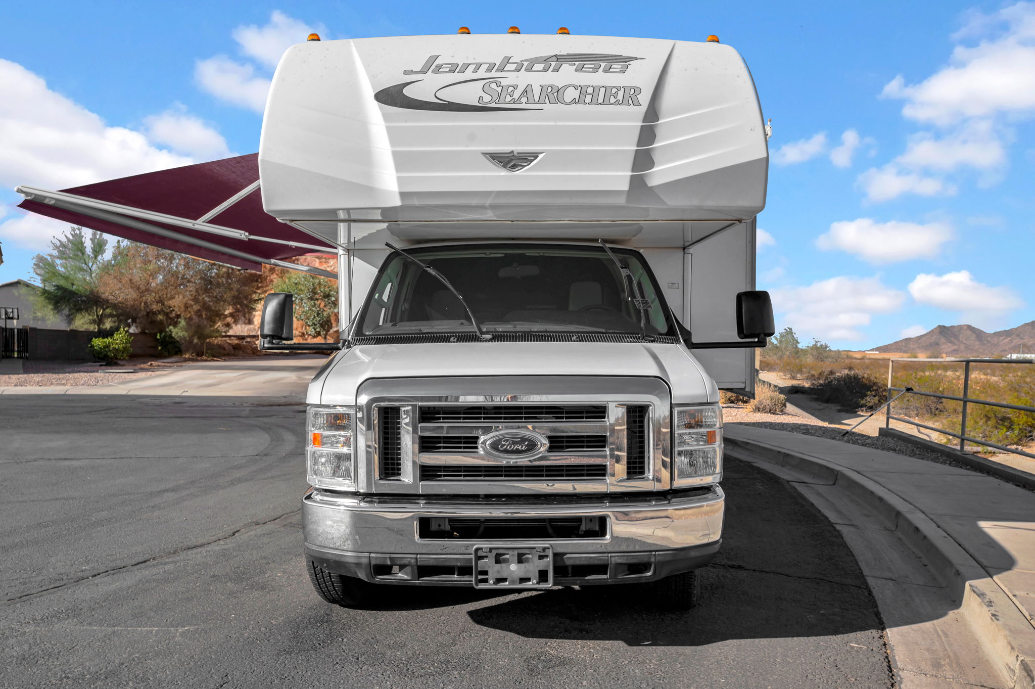 Your Home on Wheels: Stylish & Spacious Motorhome